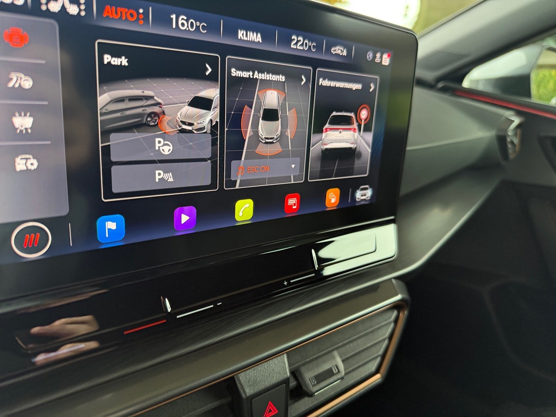 Leon Sportstourer 2.0 TSI DSG Navi LED ACC DCC RFK FullLink
