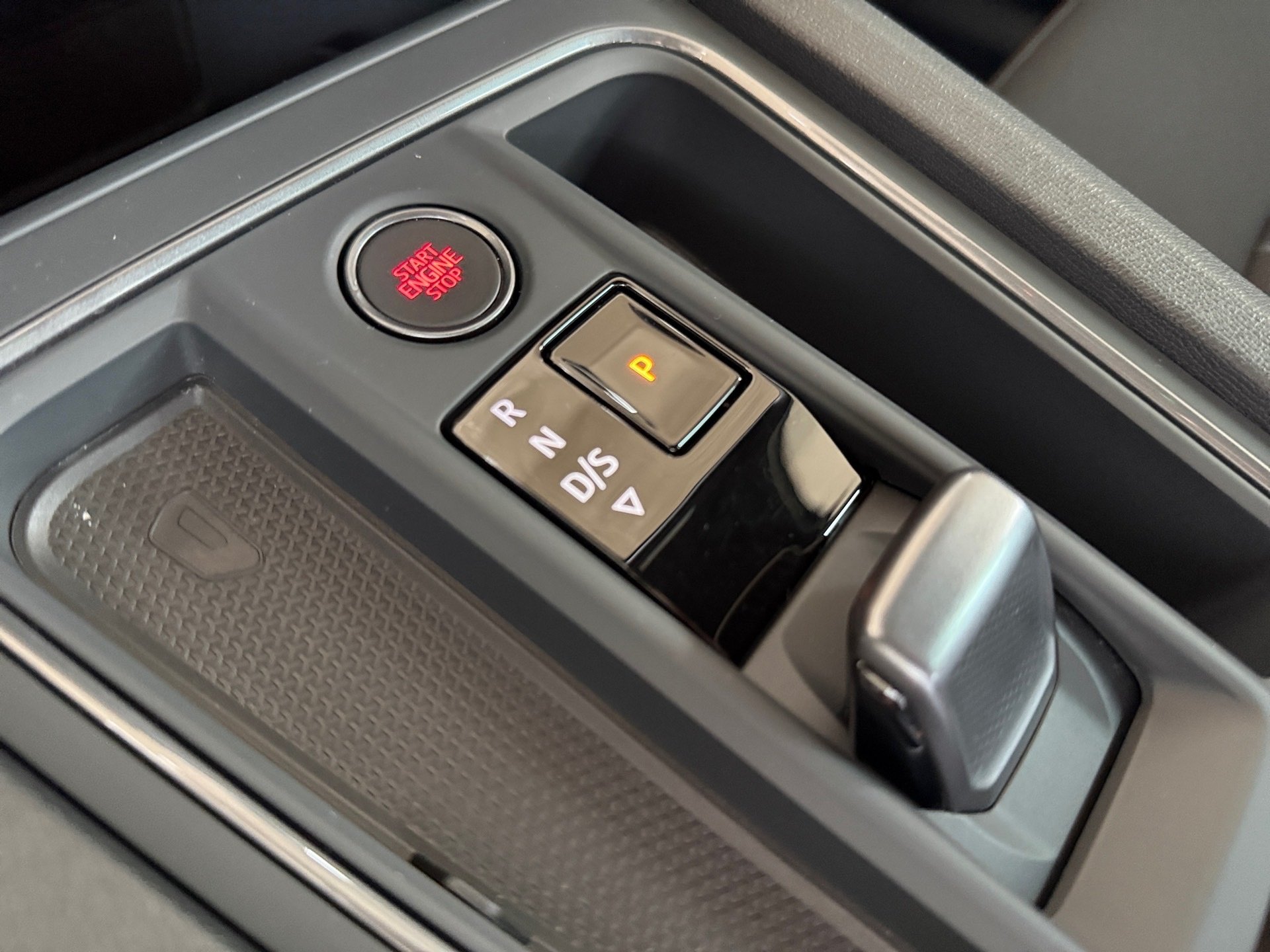 Leon Sportstourer 2.0 TSI DSG Navi LED ACC DCC RFK FullLink