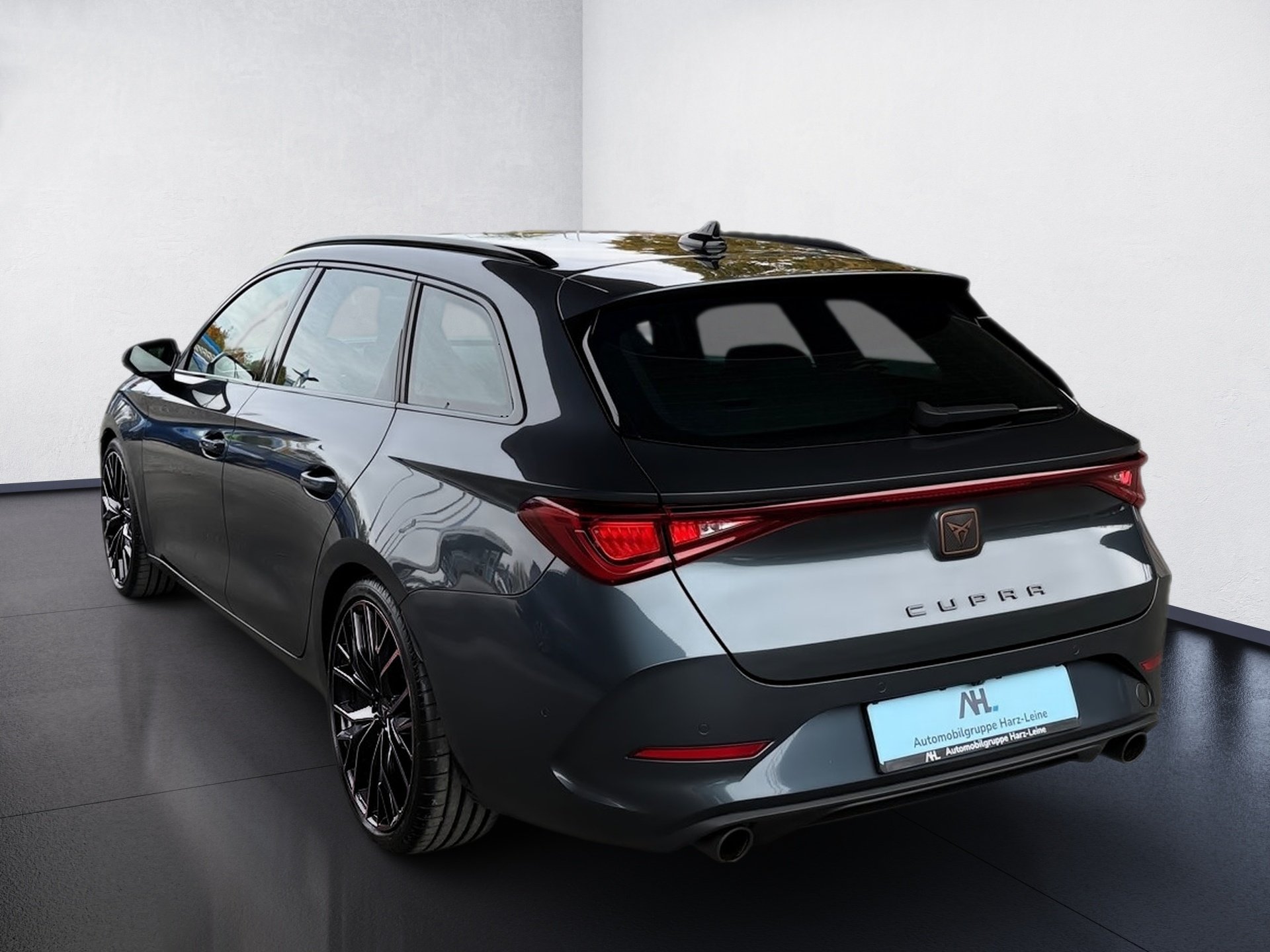 Leon Sportstourer 2.0 TSI DSG Navi LED ACC DCC RFK FullLink