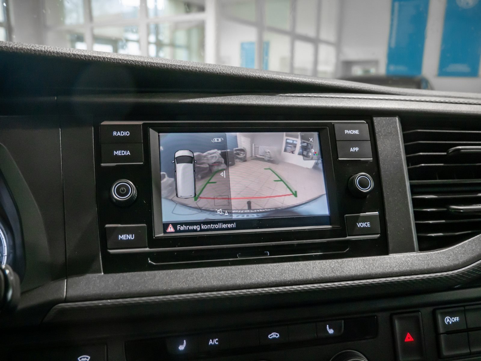 Transporter Kasten TDI+KLIMA+AHK+APP CONNECT+RÜCKFAHRKAMERA+PARK PILOT+SITZHEIZUNG