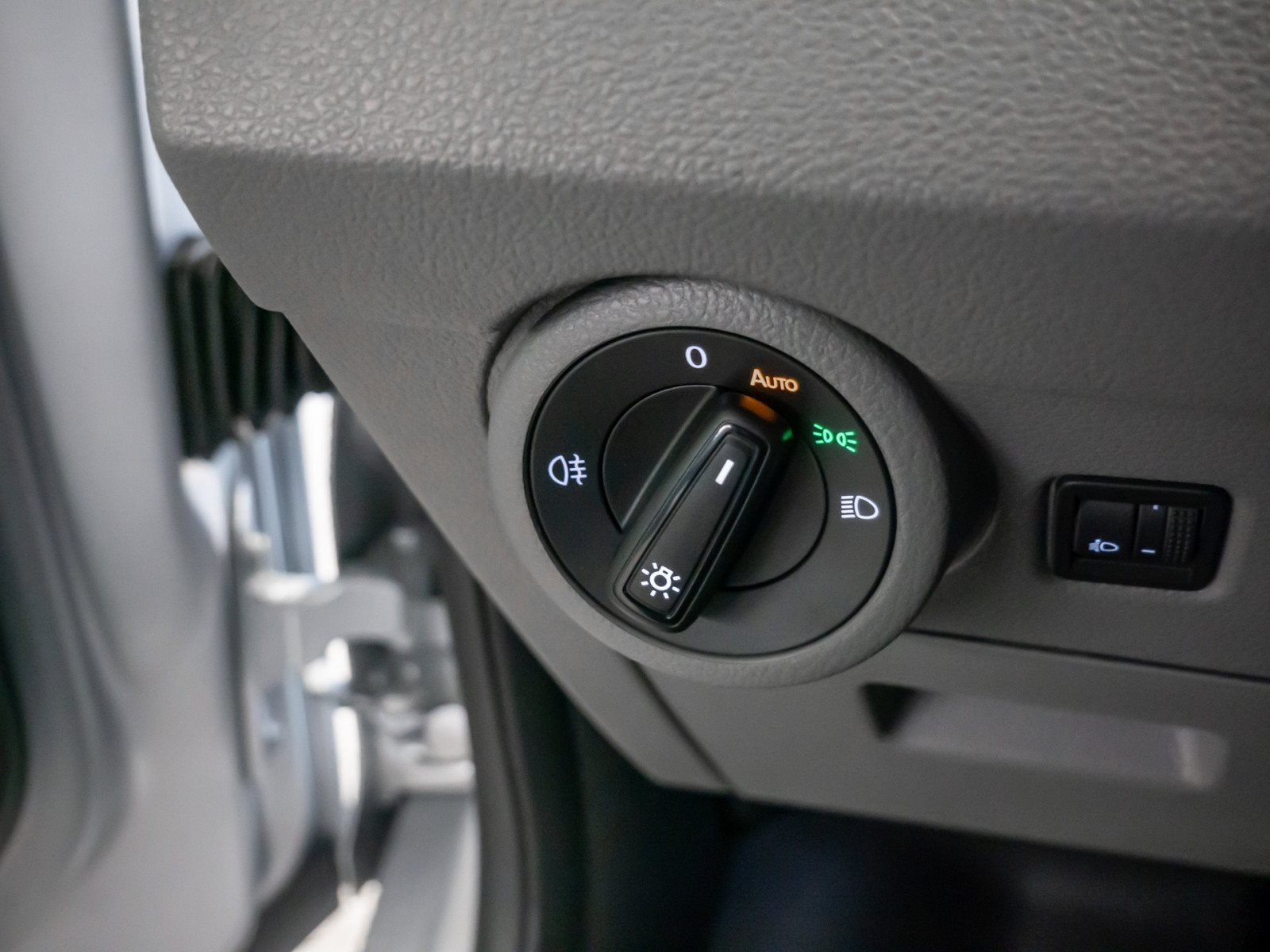 Transporter Kasten TDI+KLIMA+AHK+APP CONNECT+RÜCKFAHRKAMERA+PARK PILOT+SITZHEIZUNG