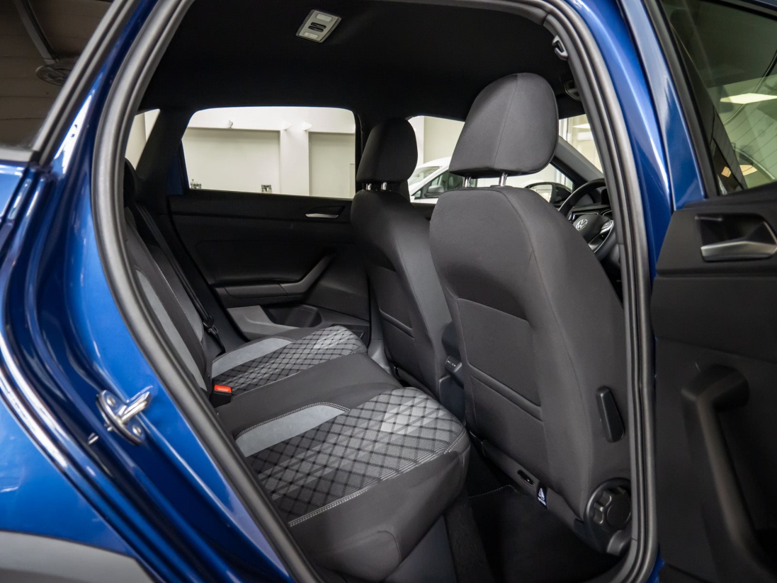 Taigo R-LINE TSI DSG+ALU 18+AHK+LED-MATRIX+TRAVEL ASSIST+KLIMA+APP CONNECT