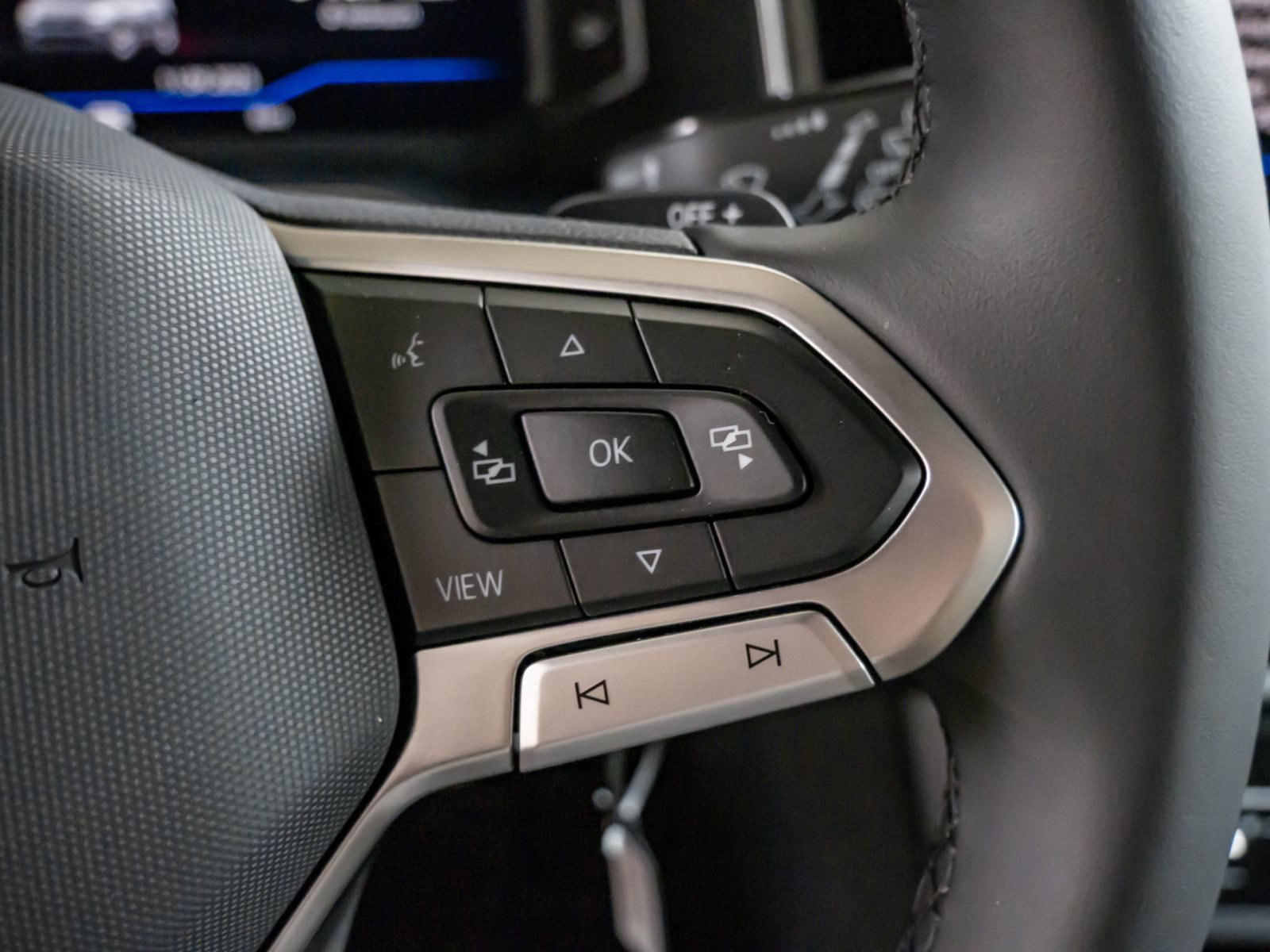 Taigo R-LINE TSI DSG+ALU 18+AHK+LED-MATRIX+TRAVEL ASSIST+KLIMA+APP CONNECT