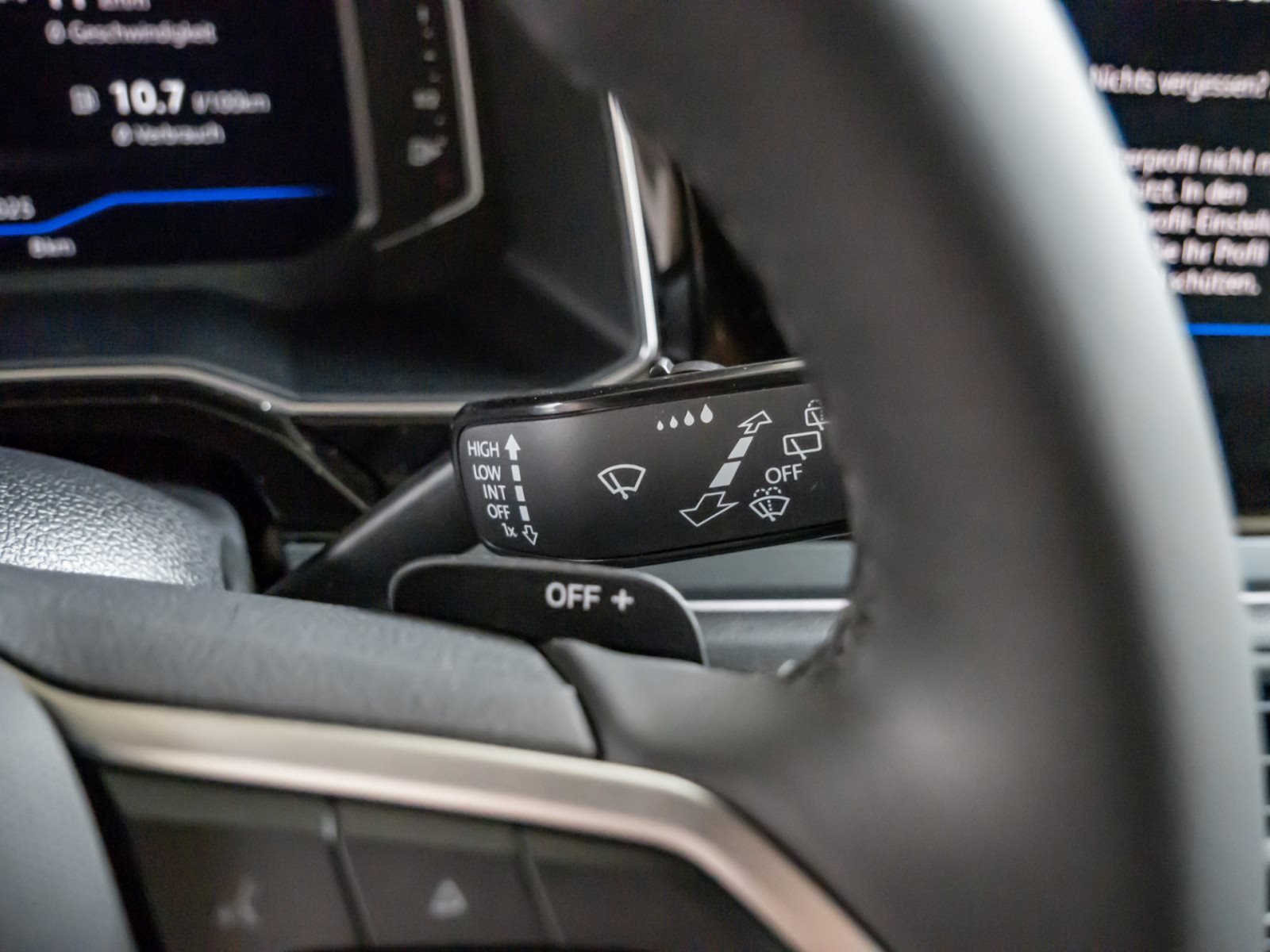 Taigo R-LINE TSI DSG+ALU 18+AHK+LED-MATRIX+TRAVEL ASSIST+KLIMA+APP CONNECT