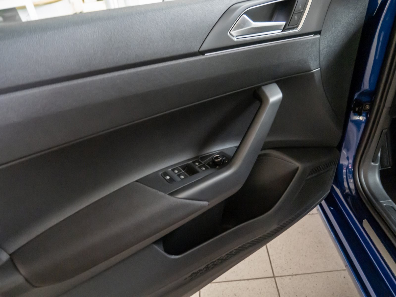 Taigo R-LINE TSI DSG+ALU 18+AHK+LED-MATRIX+TRAVEL ASSIST+KLIMA+APP CONNECT