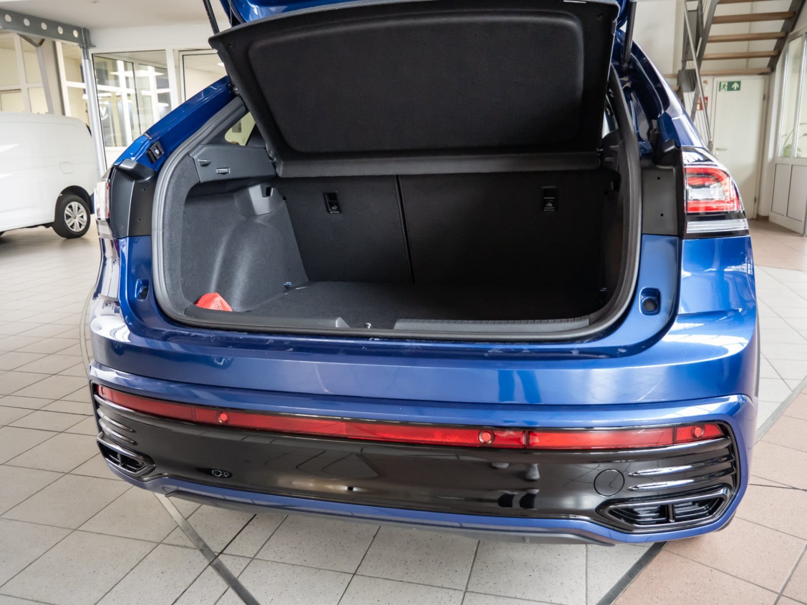 Taigo R-LINE TSI DSG+ALU 18+AHK+LED-MATRIX+TRAVEL ASSIST+KLIMA+APP CONNECT