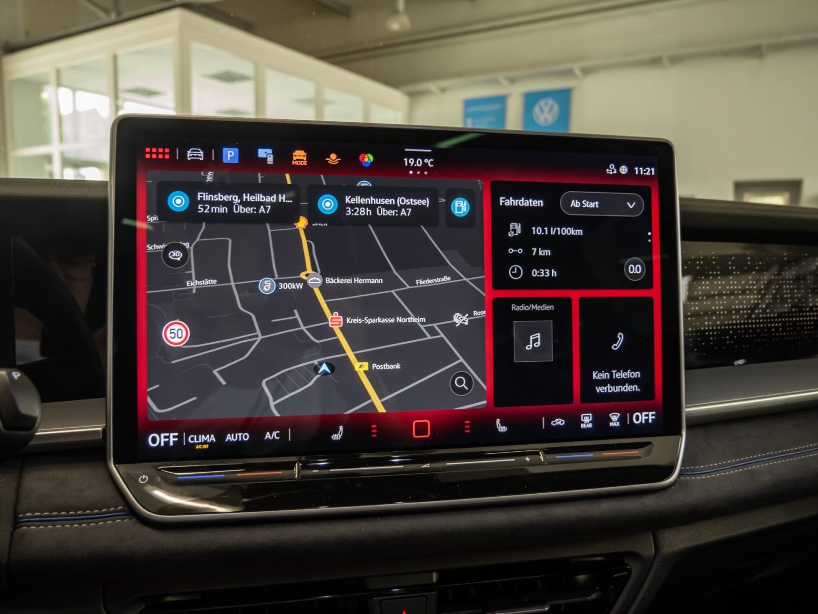 Tayron R-LINE TDI 4MOTION DSG+ALU 20+DCC PRO+HUD+PANO+LED-MATRIX+360°KAMERA