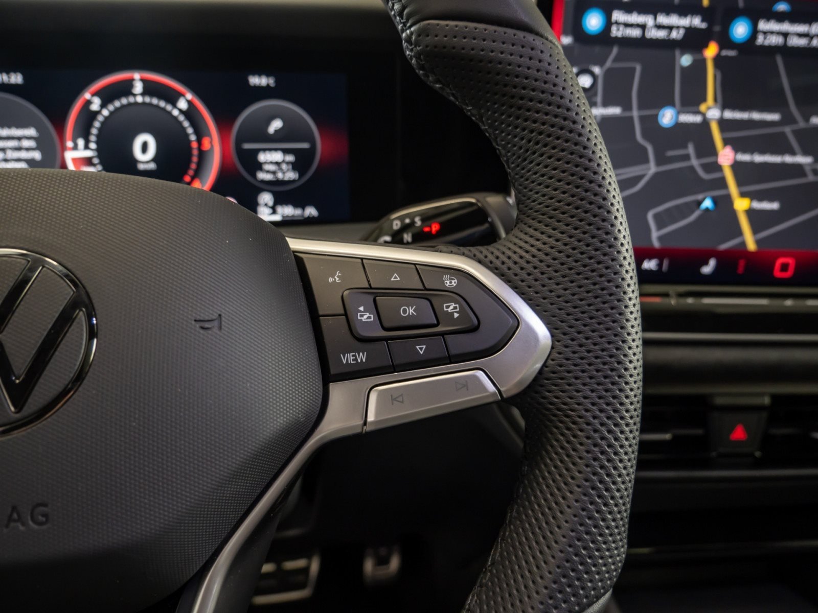 Tayron R-LINE TDI 4MOTION DSG+ALU 20+DCC PRO+HUD+PANO+LED-MATRIX+360°KAMERA