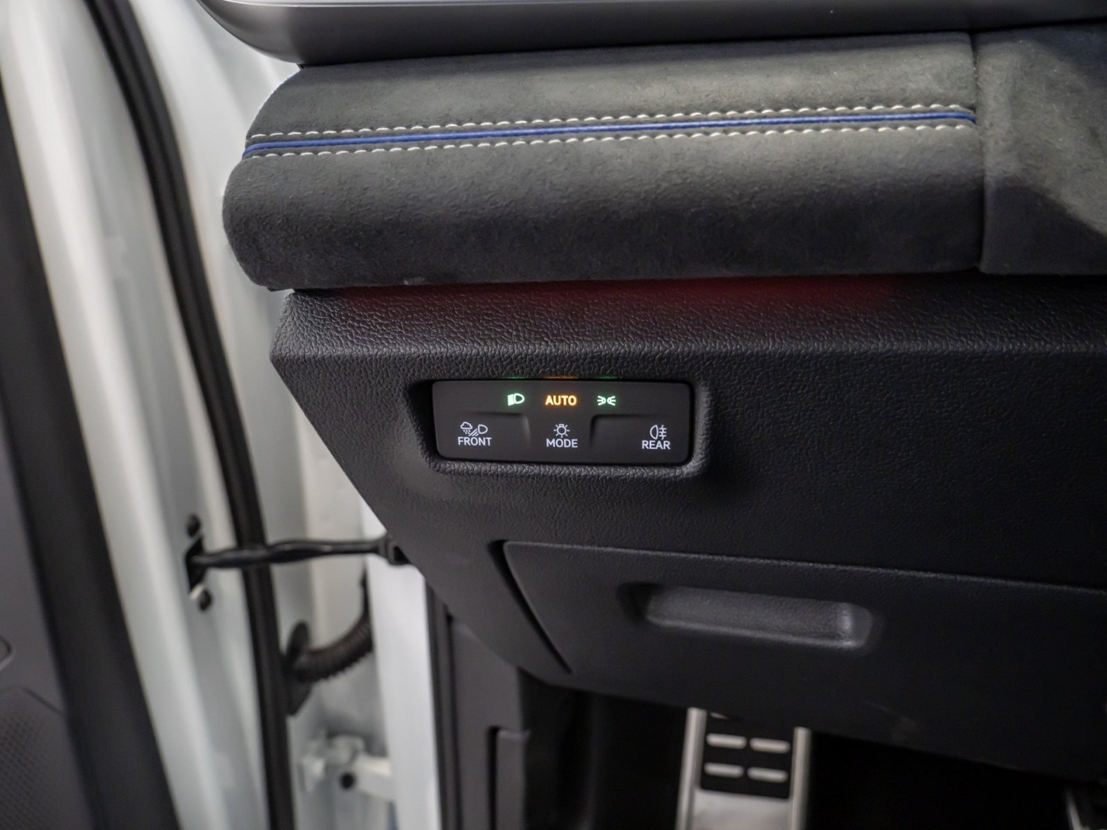 Tayron R-LINE TDI 4MOTION DSG+ALU 20+DCC PRO+HUD+PANO+LED-MATRIX+360°KAMERA