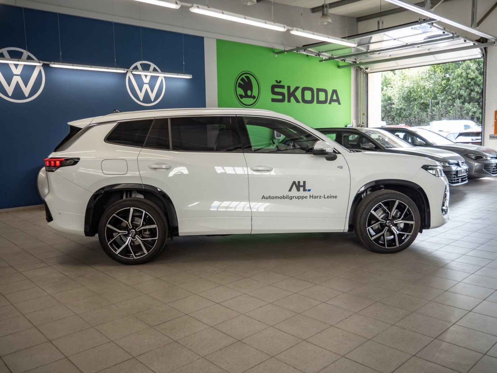 Tayron R-LINE TDI 4MOTION DSG+ALU 20+DCC PRO+HUD+PANO+LED-MATRIX+360°KAMERA