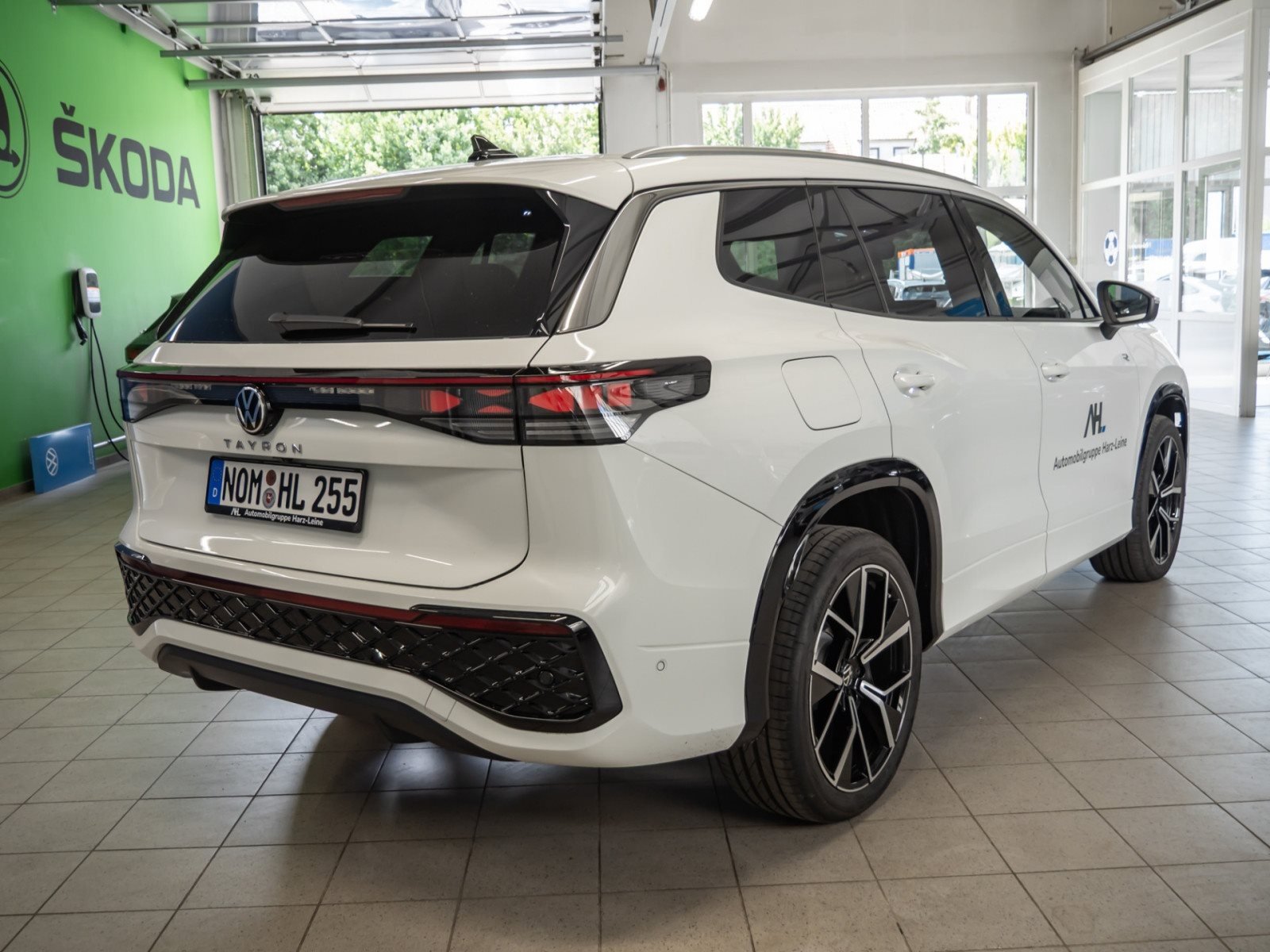 Tayron R-LINE TDI 4MOTION DSG+ALU 20+DCC PRO+HUD+PANO+LED-MATRIX+360°KAMERA