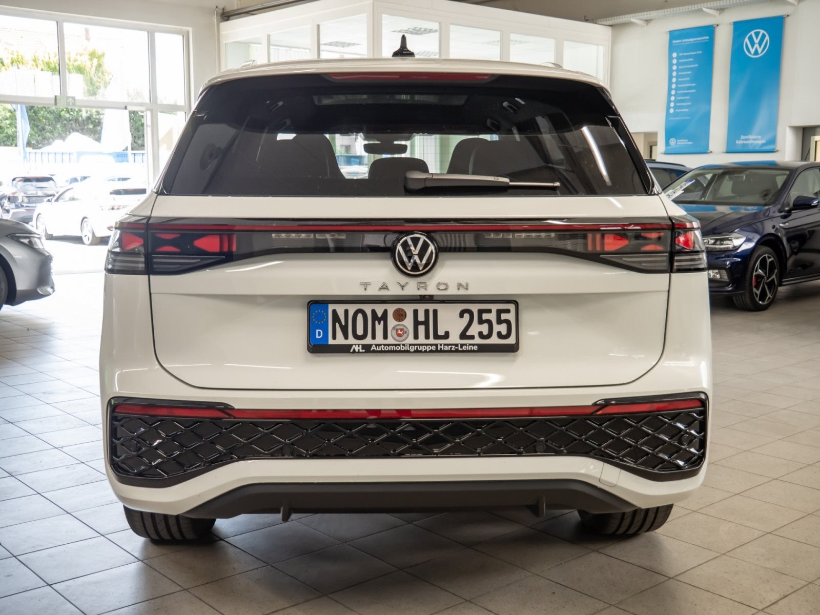 Tayron R-LINE TDI 4MOTION DSG+ALU 20+DCC PRO+HUD+PANO+LED-MATRIX+360°KAMERA