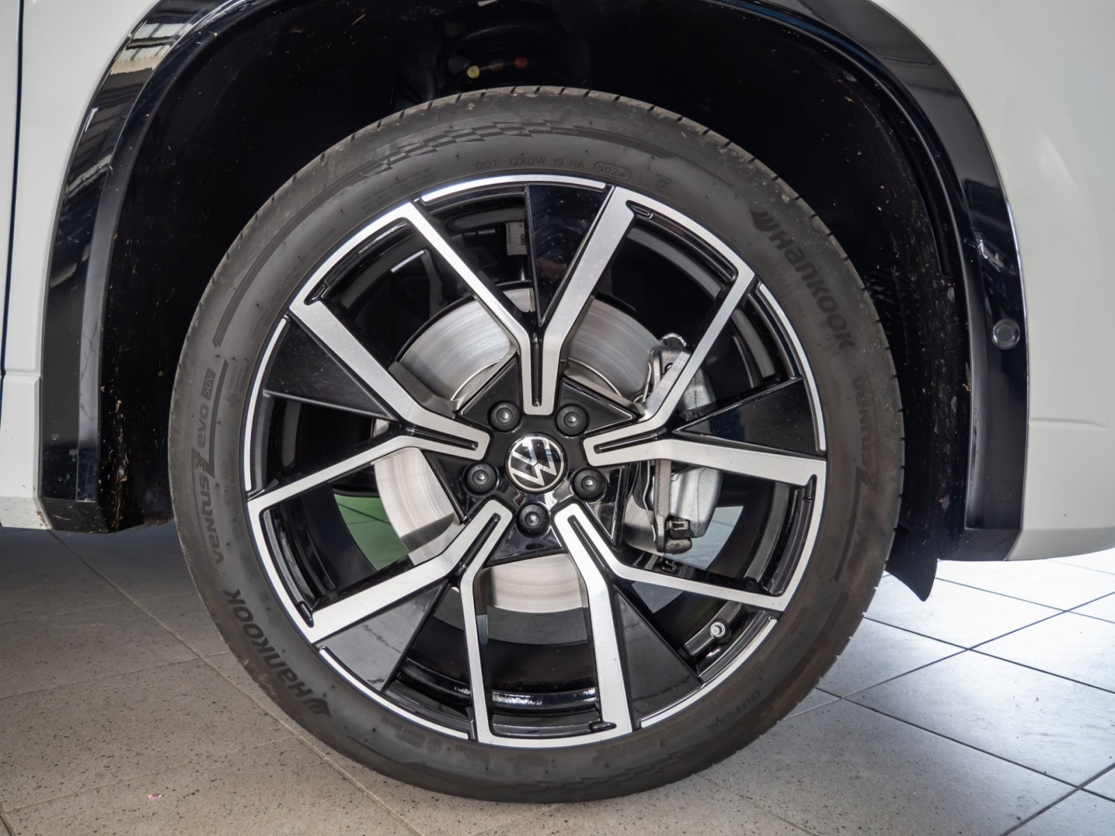 Tayron R-LINE TDI 4MOTION DSG+ALU 20+DCC PRO+HUD+PANO+LED-MATRIX+360°KAMERA