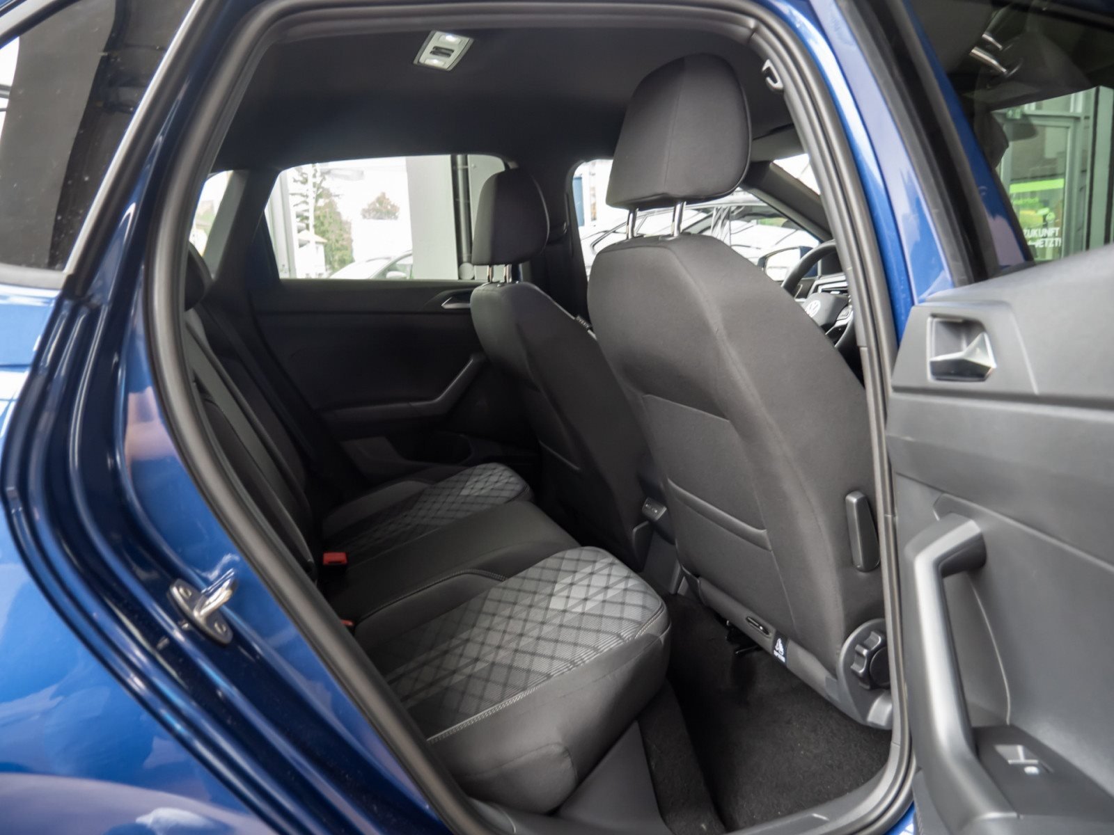 Polo R-LINE TSI DSG+ALU 17+ACC+LED-MATRIX+TRAVEL ASSIST+EINPARKHILFE+KLIMA