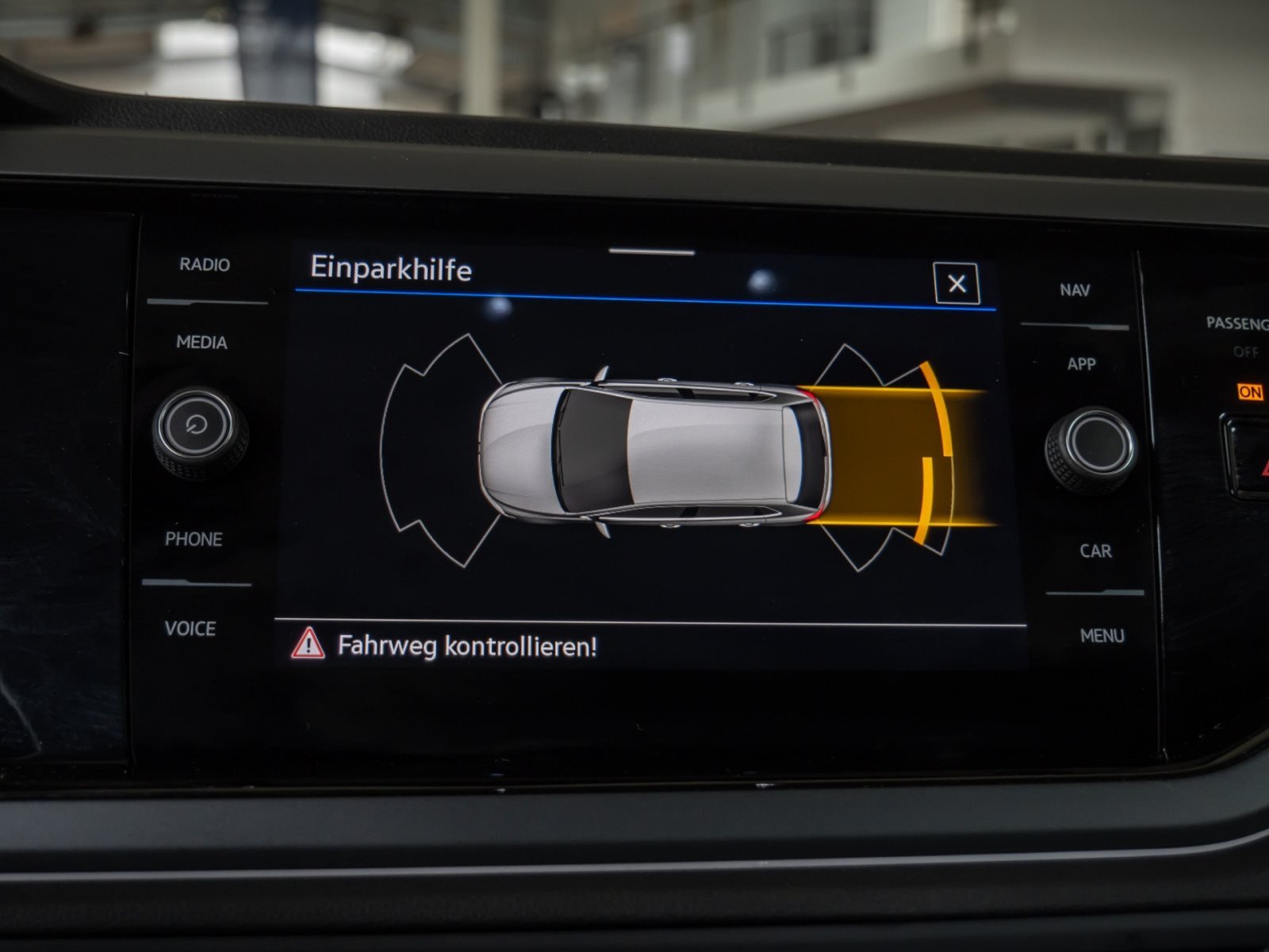 Polo R-LINE TSI DSG+ALU 17+ACC+LED-MATRIX+TRAVEL ASSIST+EINPARKHILFE+KLIMA