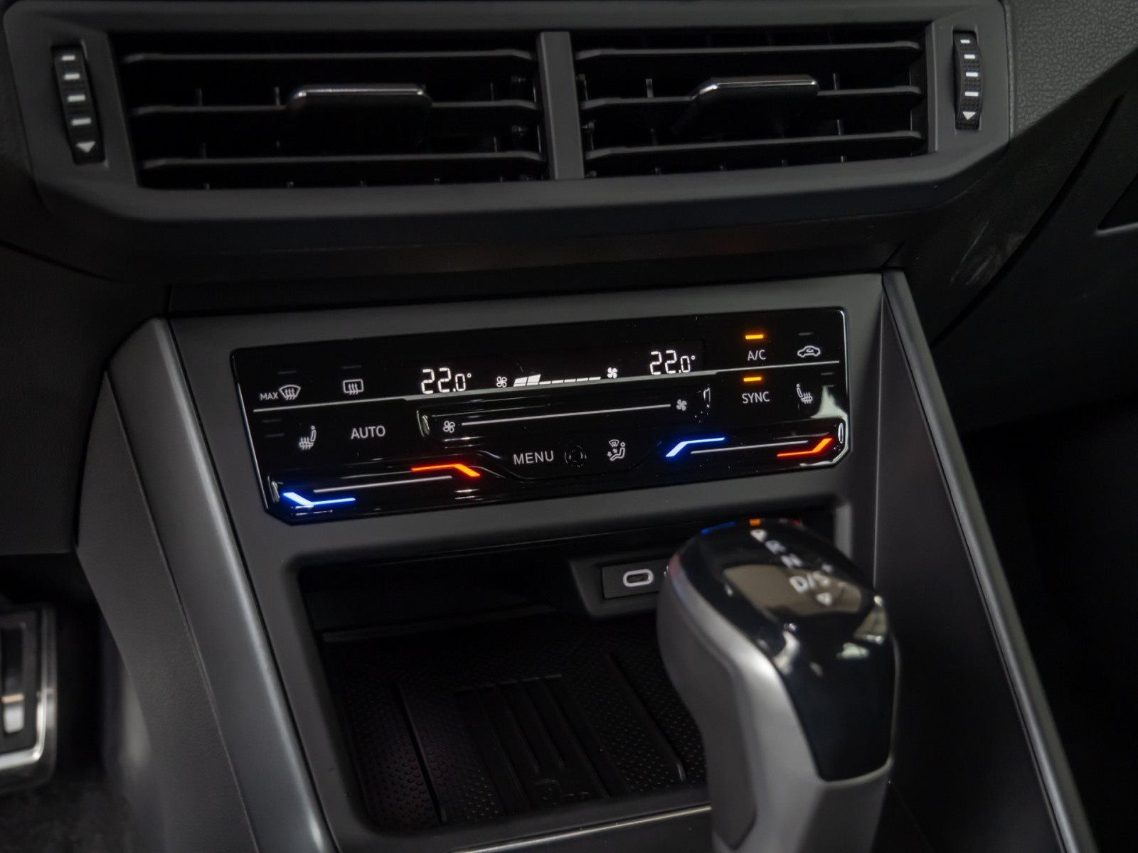 Polo R-LINE TSI DSG+ALU 17+ACC+LED-MATRIX+TRAVEL ASSIST+EINPARKHILFE+KLIMA