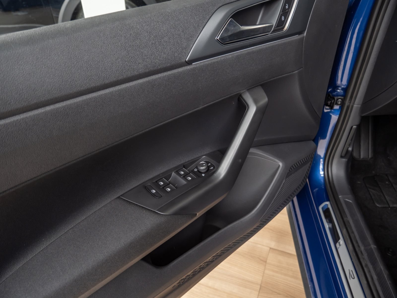 Polo R-LINE TSI DSG+ALU 17+ACC+LED-MATRIX+TRAVEL ASSIST+EINPARKHILFE+KLIMA