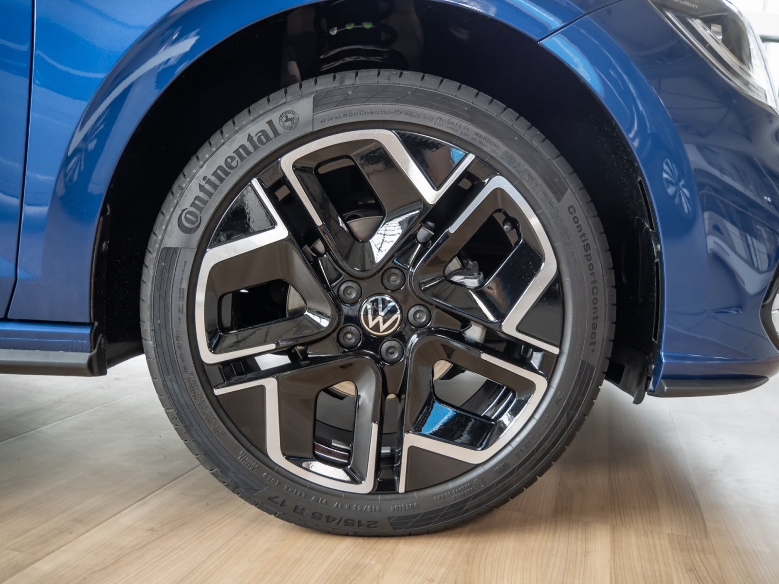 Polo R-LINE TSI DSG+ALU 17+ACC+LED-MATRIX+TRAVEL ASSIST+EINPARKHILFE+KLIMA