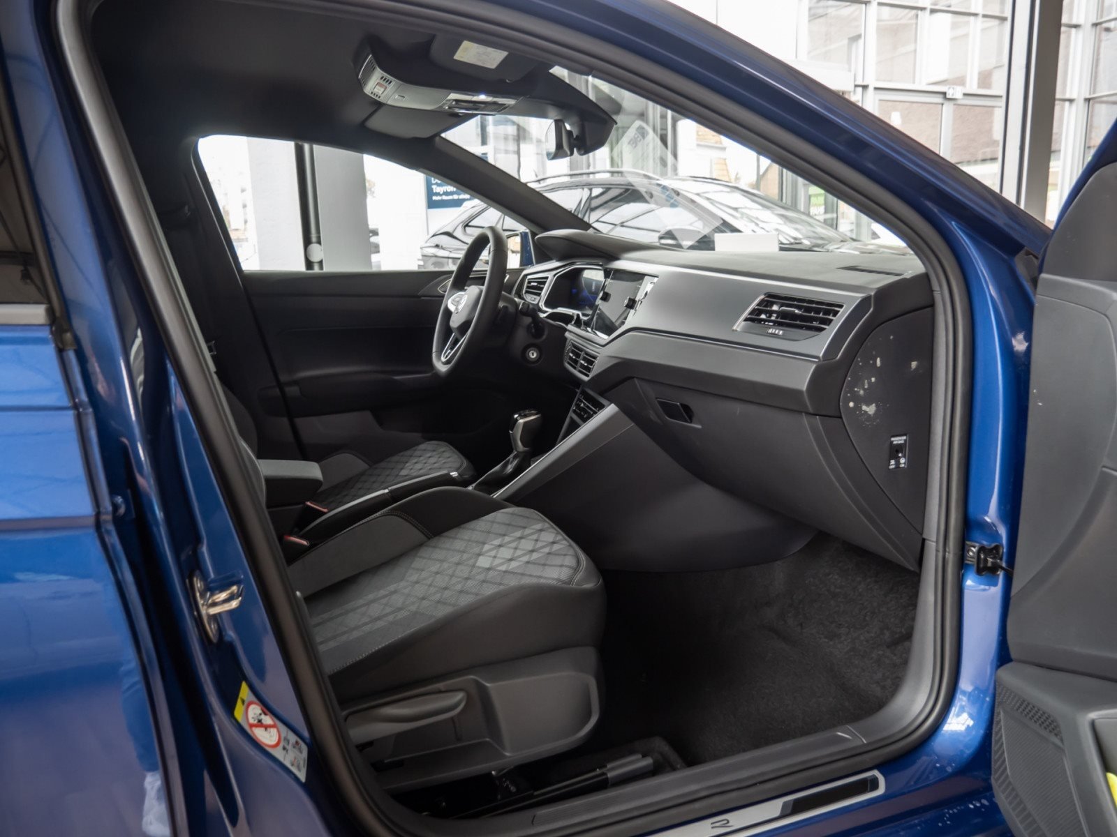 Polo R-LINE TSI DSG+ALU 17+ACC+LED-MATRIX+TRAVEL ASSIST+EINPARKHILFE+KLIMA