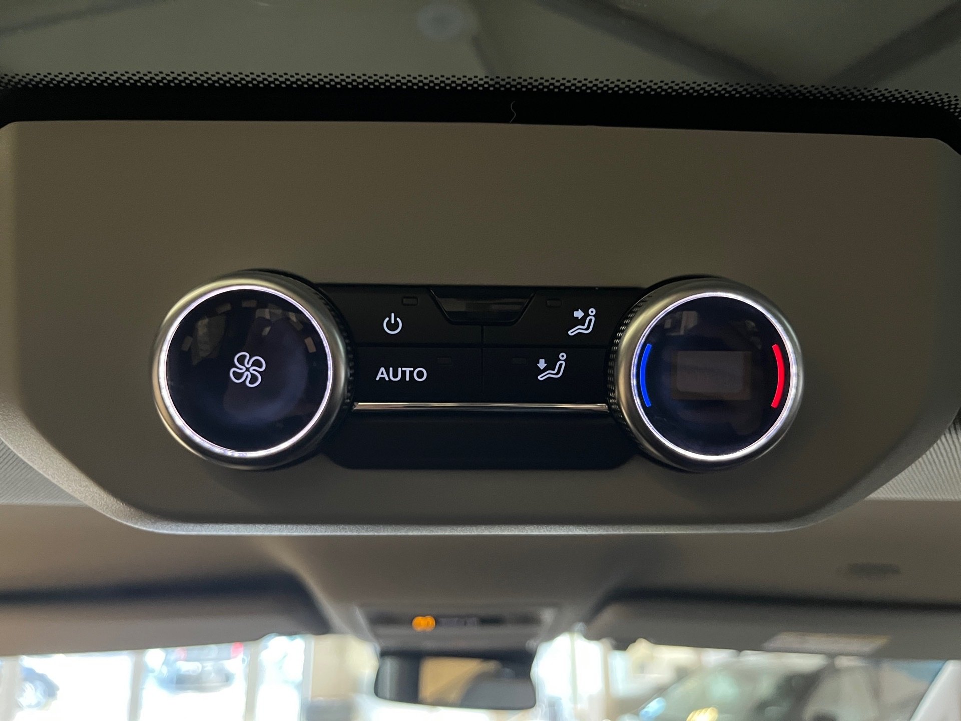 Transporter Caravelle PAN AMERICANA+ALU 19PANO+KLIMA+RÜCKFAHRKAMERA+APP CONNECT+LED+AHK