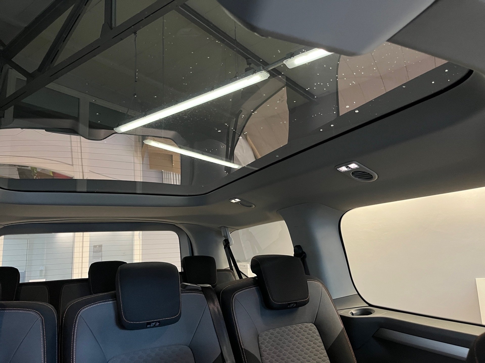 Transporter Caravelle PAN AMERICANA+ALU 19PANO+KLIMA+RÜCKFAHRKAMERA+APP CONNECT+LED+AHK