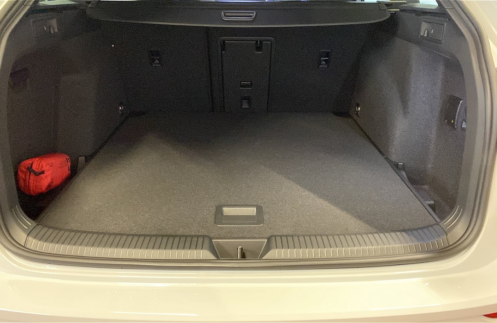 Golf VIII Variant R 2.0 TSI 4MOTION ACC AHK AUT