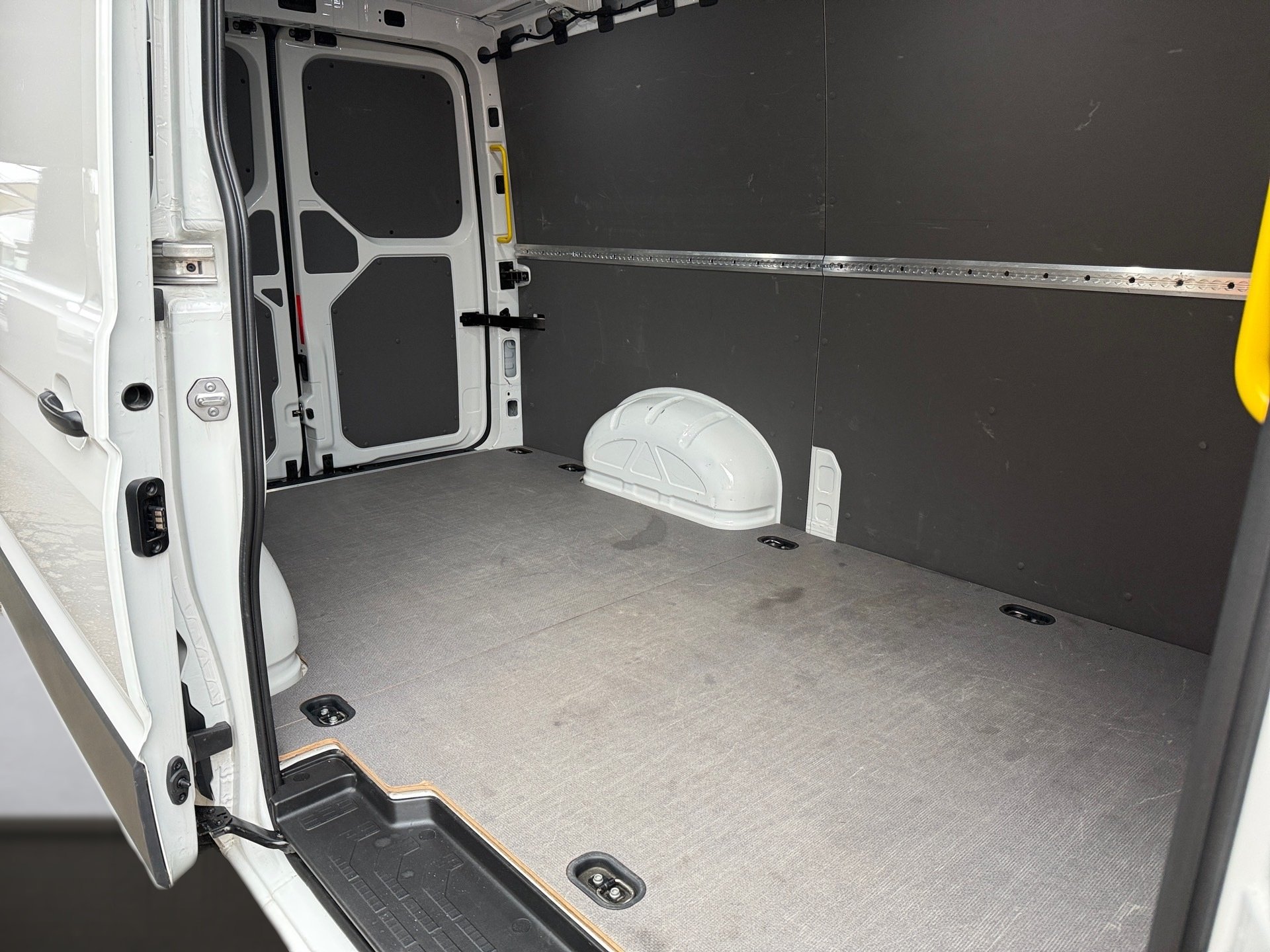 Crafter 35 Kasten MR 2.0 TDI Klima AHK AHK PDC