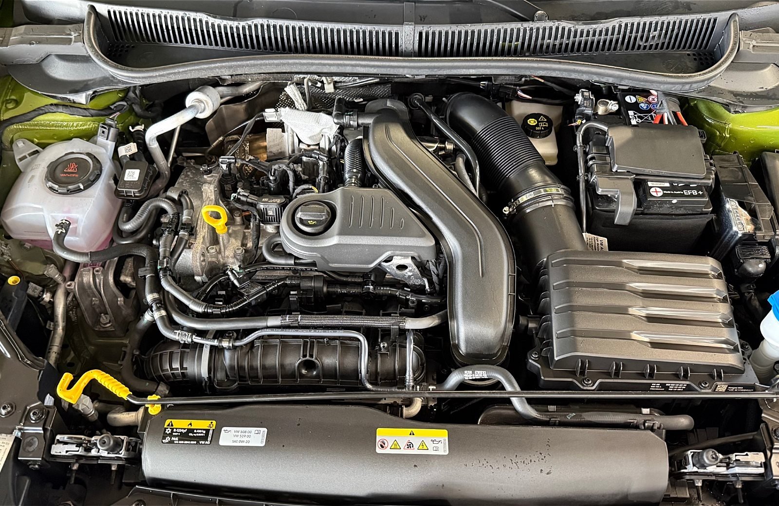 Taigo 1.5 TSI R-Line DSG Matrix Navi ACC Pano AHK