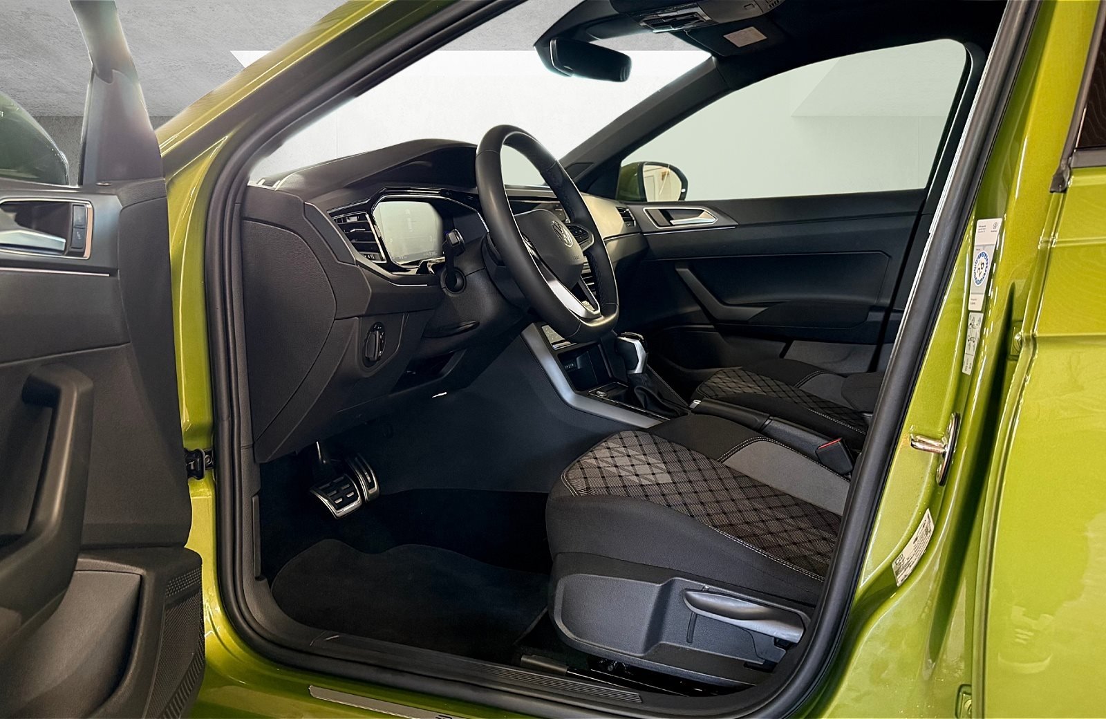 Taigo 1.5 TSI R-Line DSG Matrix Navi ACC Pano AHK