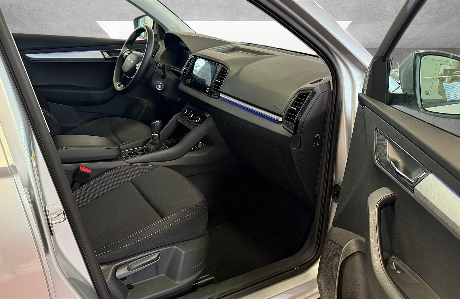 Karoq Drive Tour 1.0 TSI 85kW 2xKlima ACC AHK LM