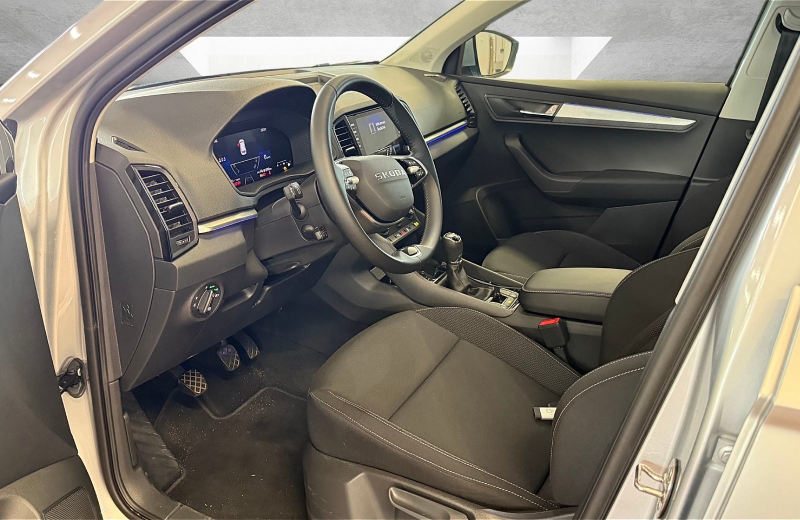 Karoq Drive Tour 1.0 TSI 85kW 2xKlima ACC AHK LM