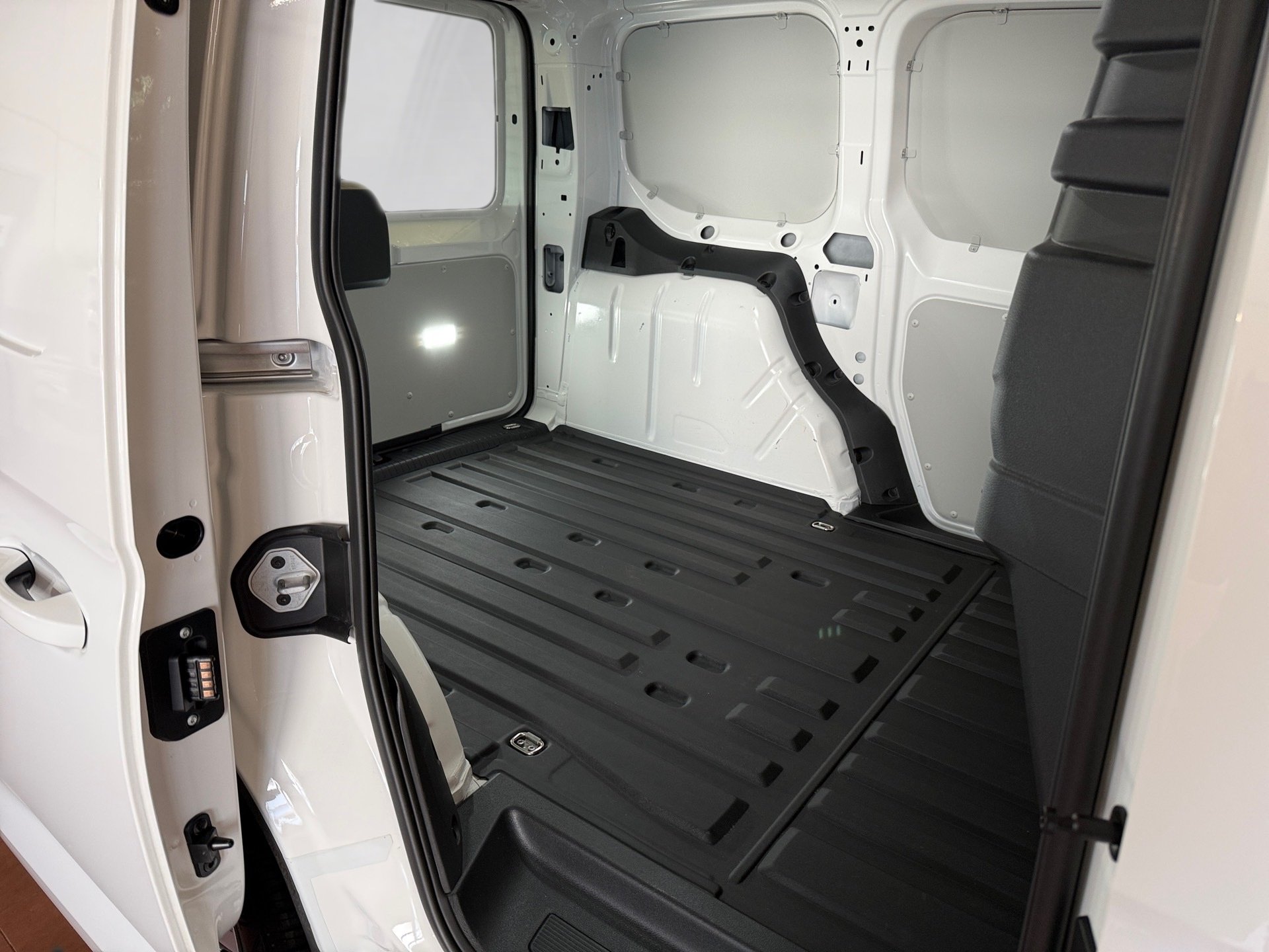 Caddy Cargo 2.0 TDI AHK ACC RFK PDC v+h 2xKlima