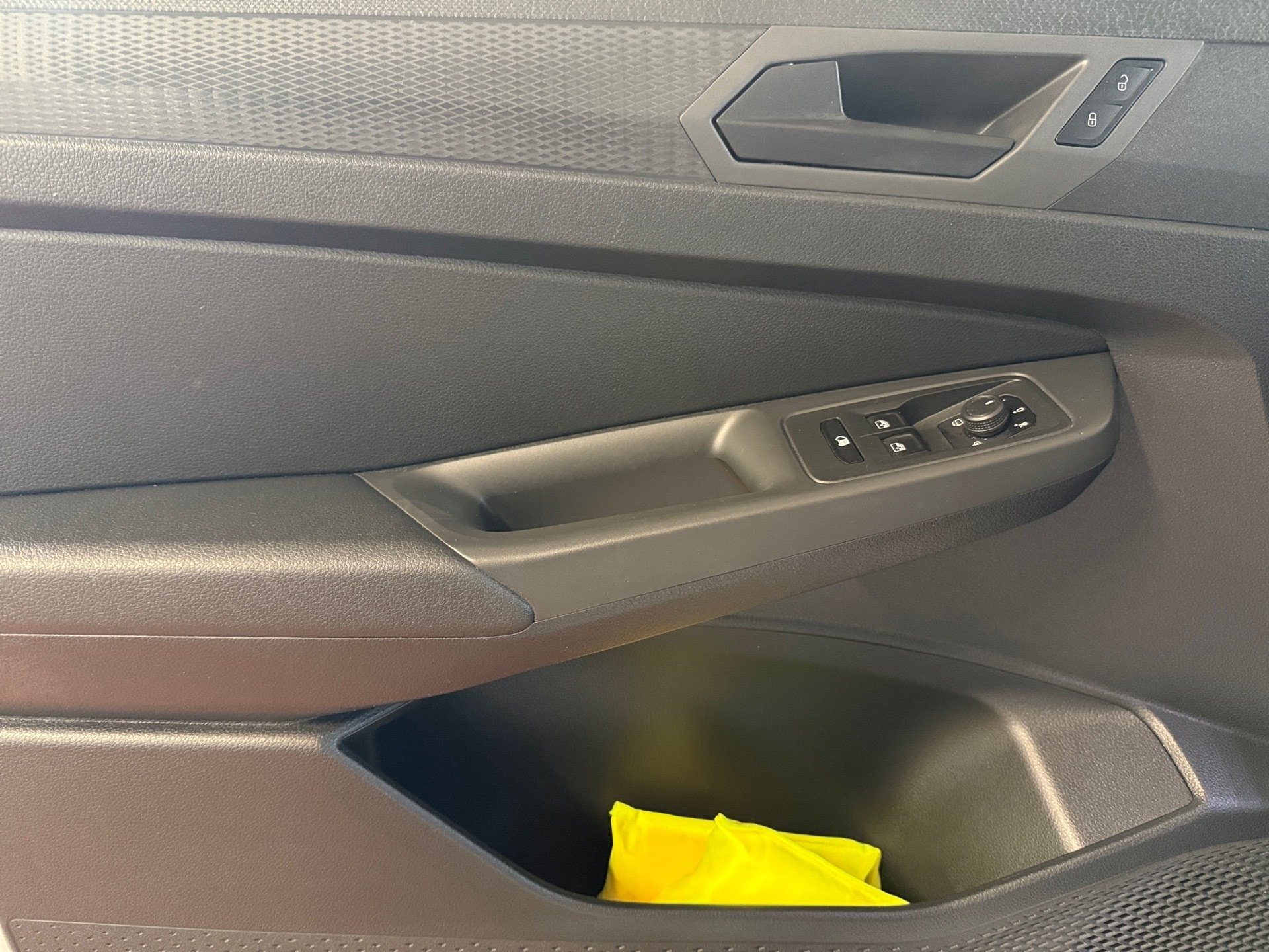 Caddy Cargo 2.0 TDI AHK ACC RFK PDC v+h 2xKlima