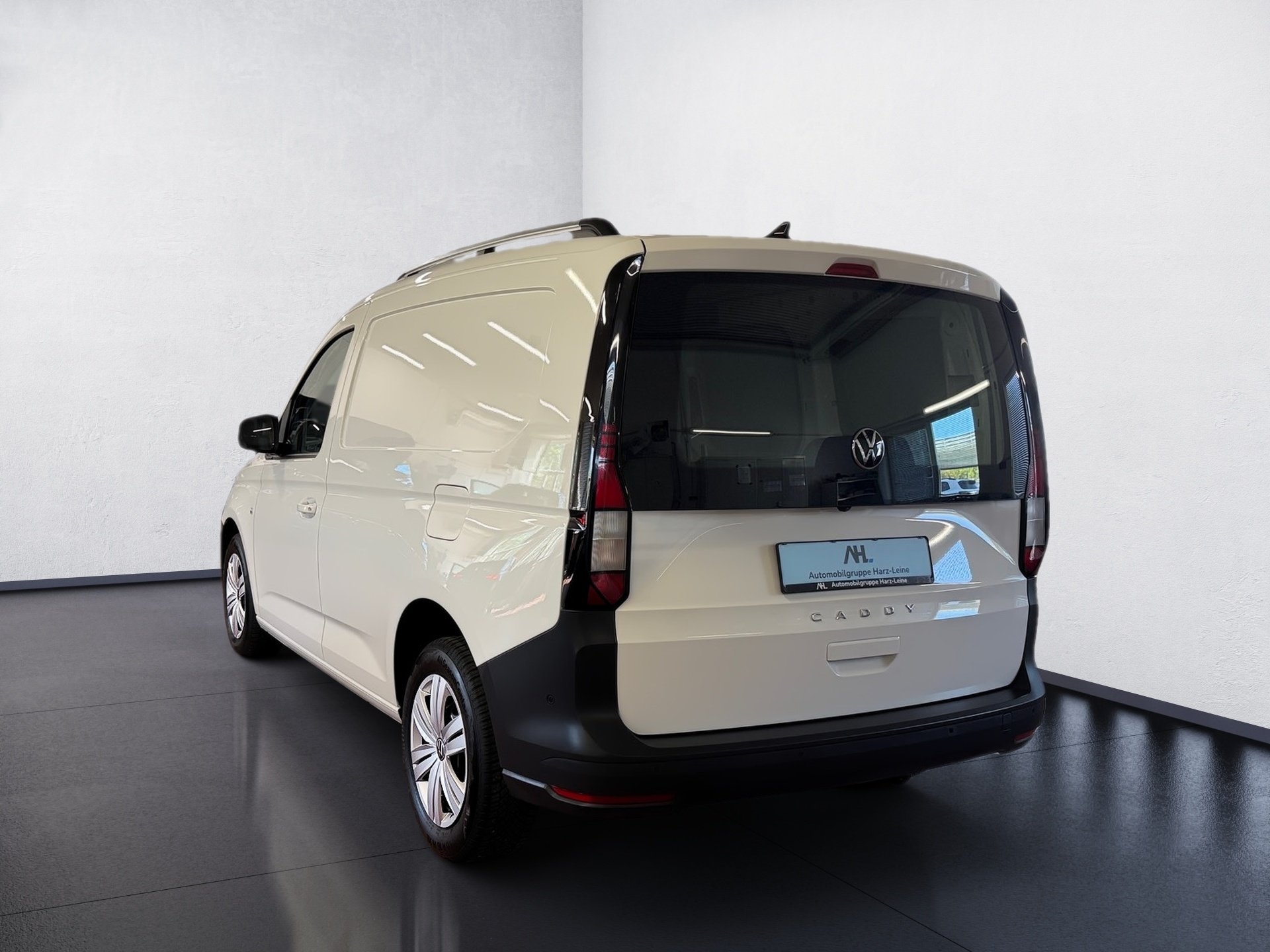 Caddy Cargo 2.0 TDI AHK ACC RFK PDC v+h 2xKlima