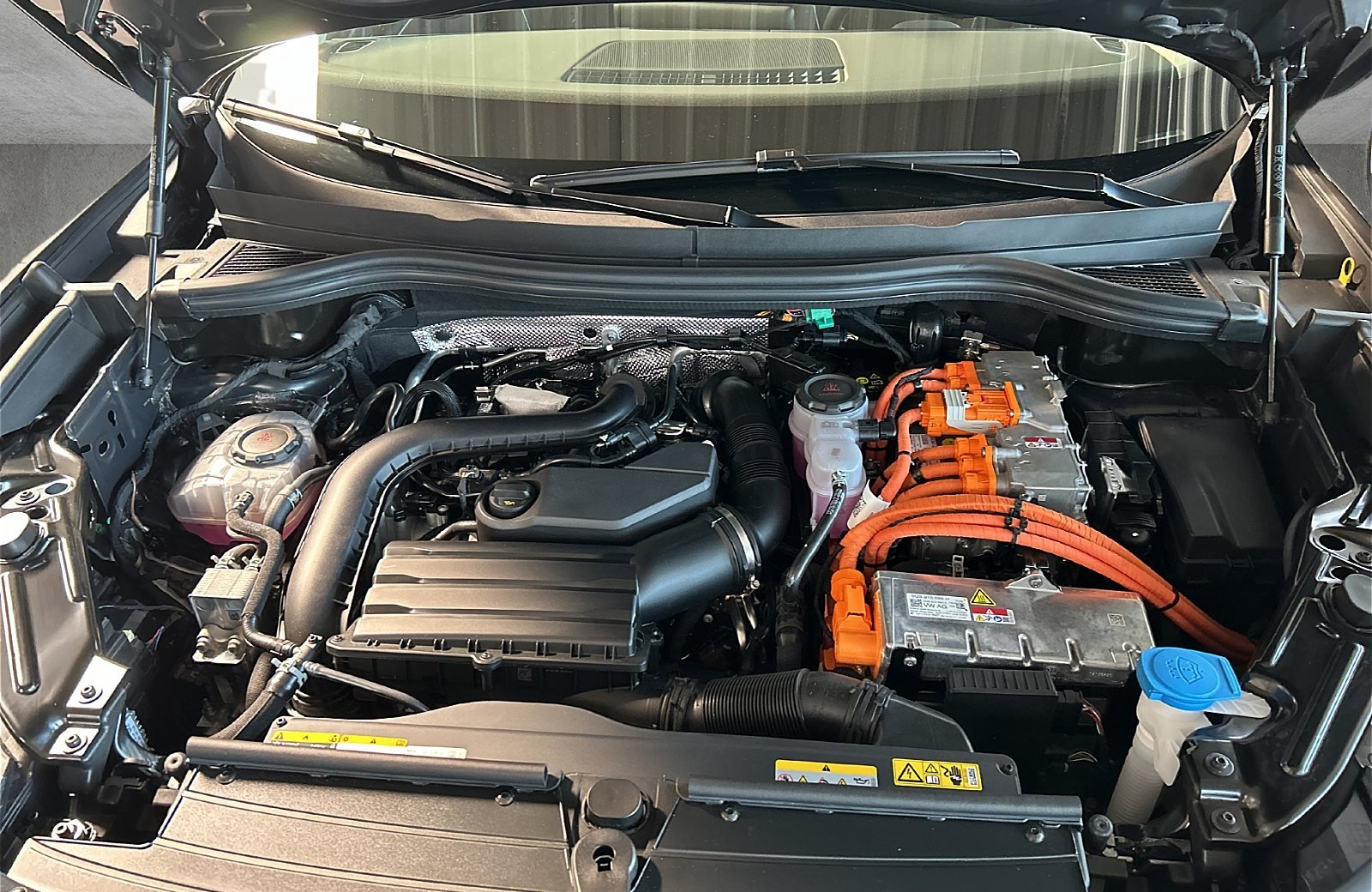 Tiguan R-Line 1.5 eHybrid 360 4xSHZ ACC AHK AUT