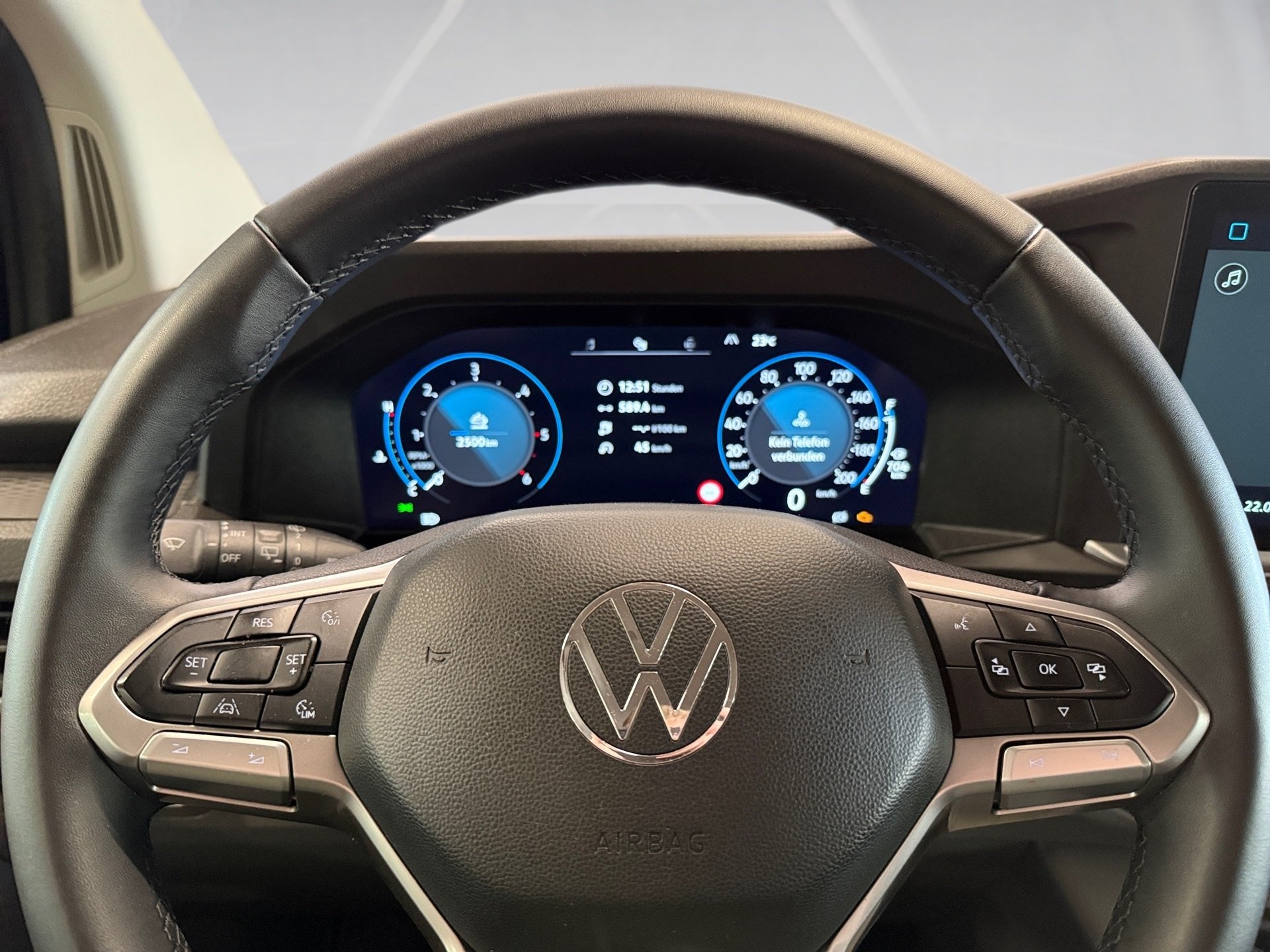 Transporter Kombi LR 2.0 TDI 9Sitzer Klima Navi AHK PDC RFK