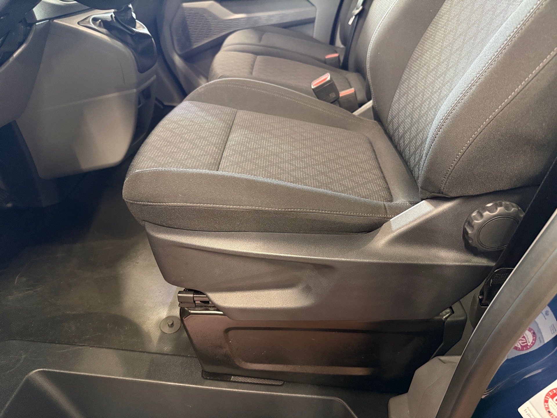 Transporter Kombi LR 2.0 TDI 9Sitzer Klima Navi AHK PDC RFK