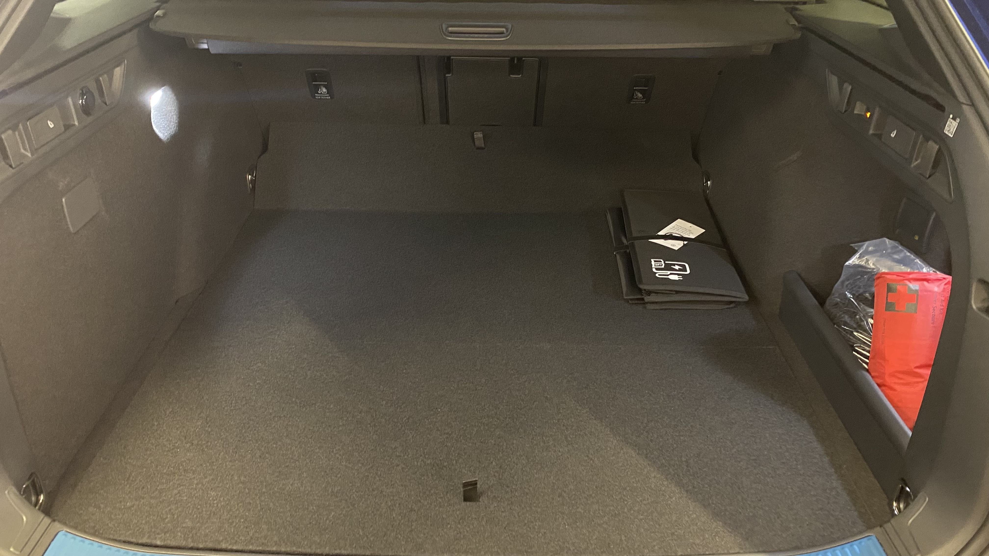 Passat R-Line 1.5 eHybrid ACC AHK AUT KeyLess