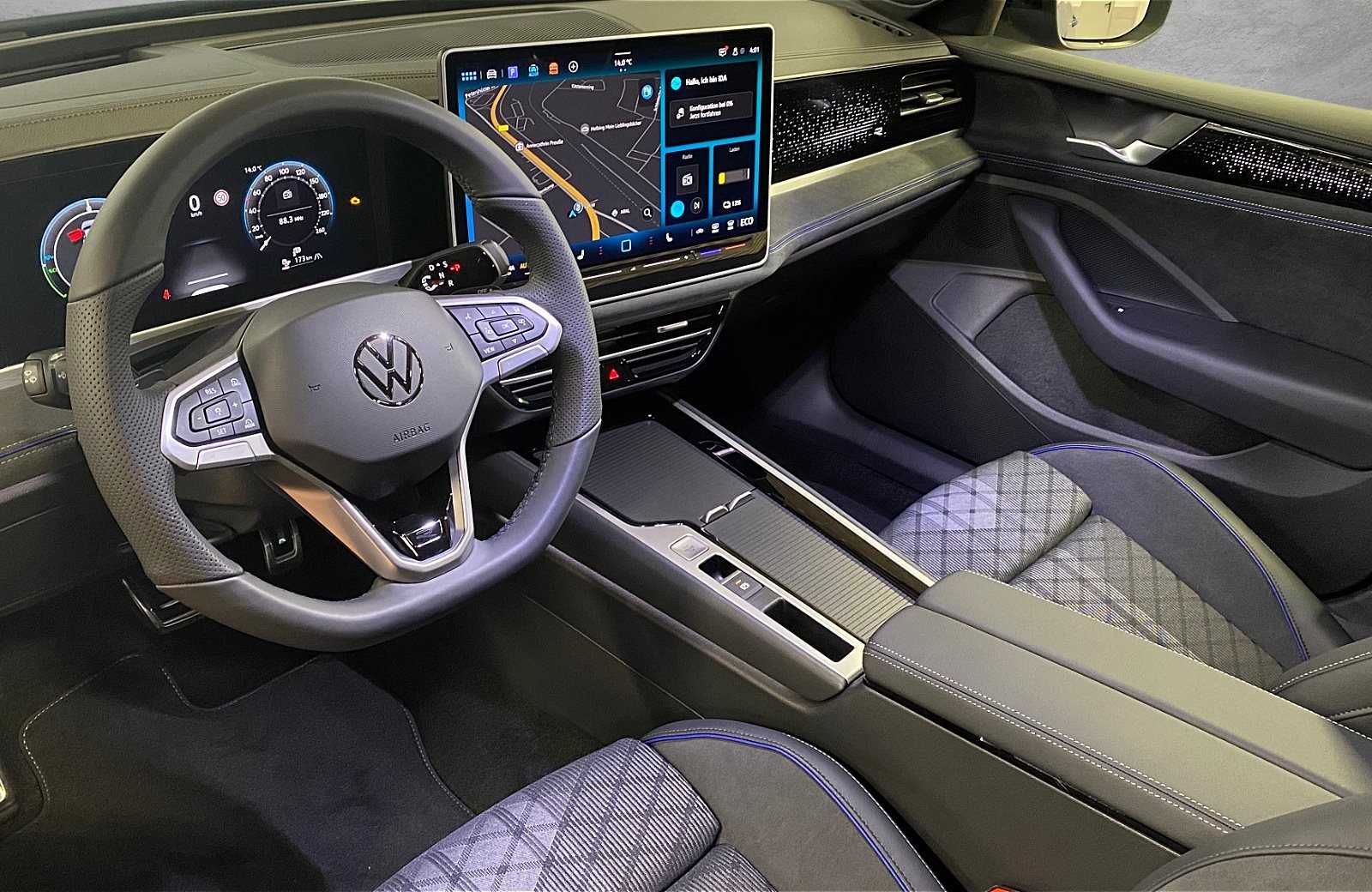 Passat R-Line 1.5 eHybrid ACC AHK AUT KeyLess