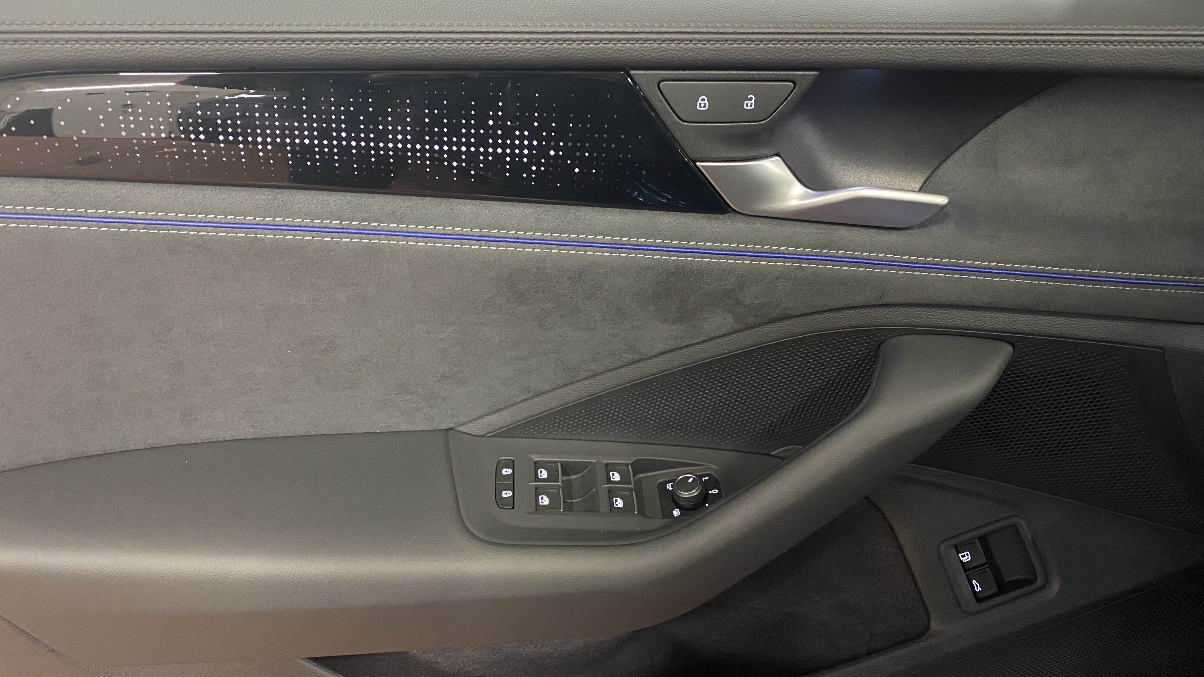 Passat R-Line 1.5 eHybrid ACC AHK AUT KeyLess