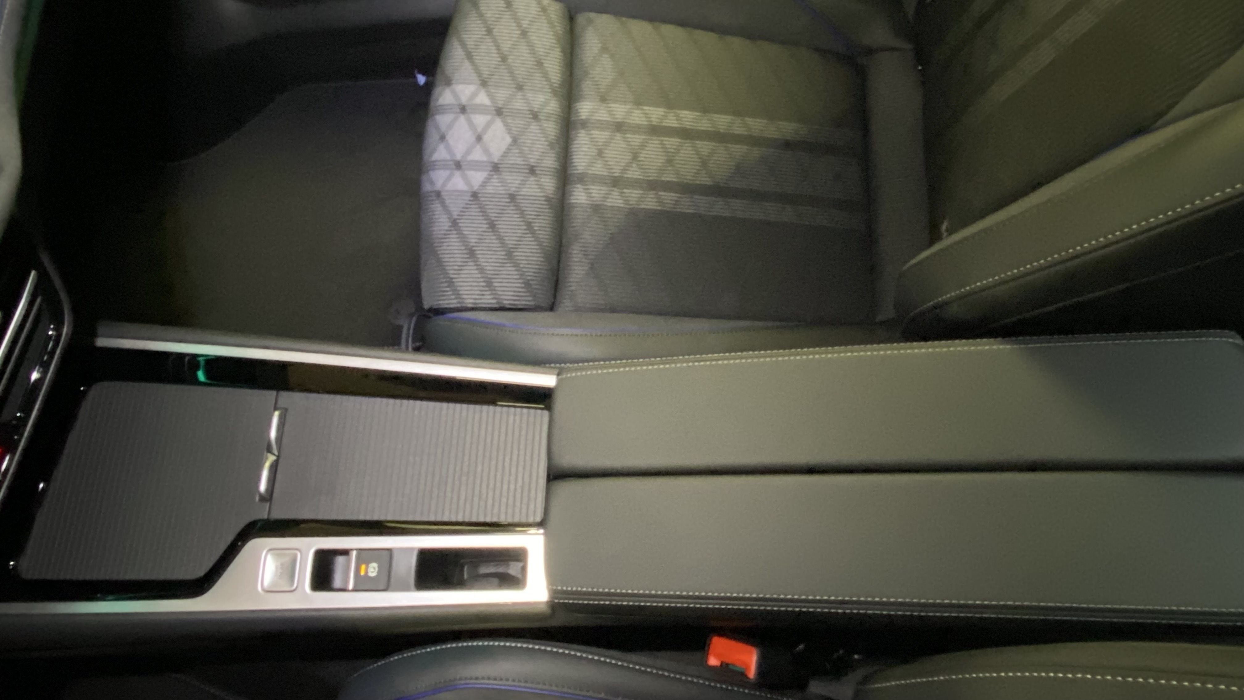 Passat R-Line 1.5 eHybrid ACC AHK AUT KeyLess