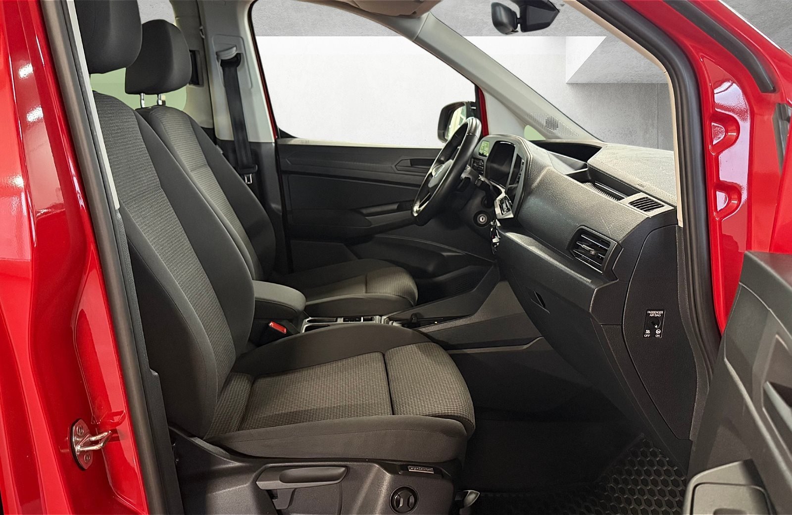 Caddy 2.0 TDI DSG LED Navi AHK Standhzg. 2xKlima