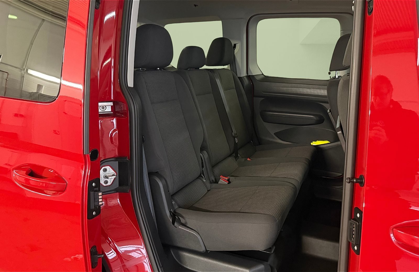 Caddy 2.0 TDI DSG LED Navi AHK Standhzg. 2xKlima