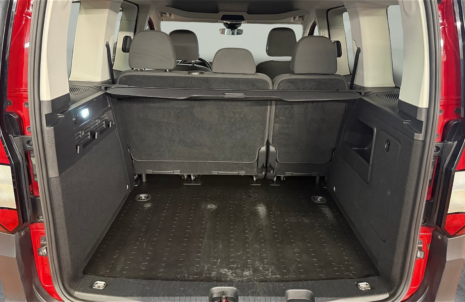 Caddy 2.0 TDI DSG LED Navi AHK Standhzg. 2xKlima