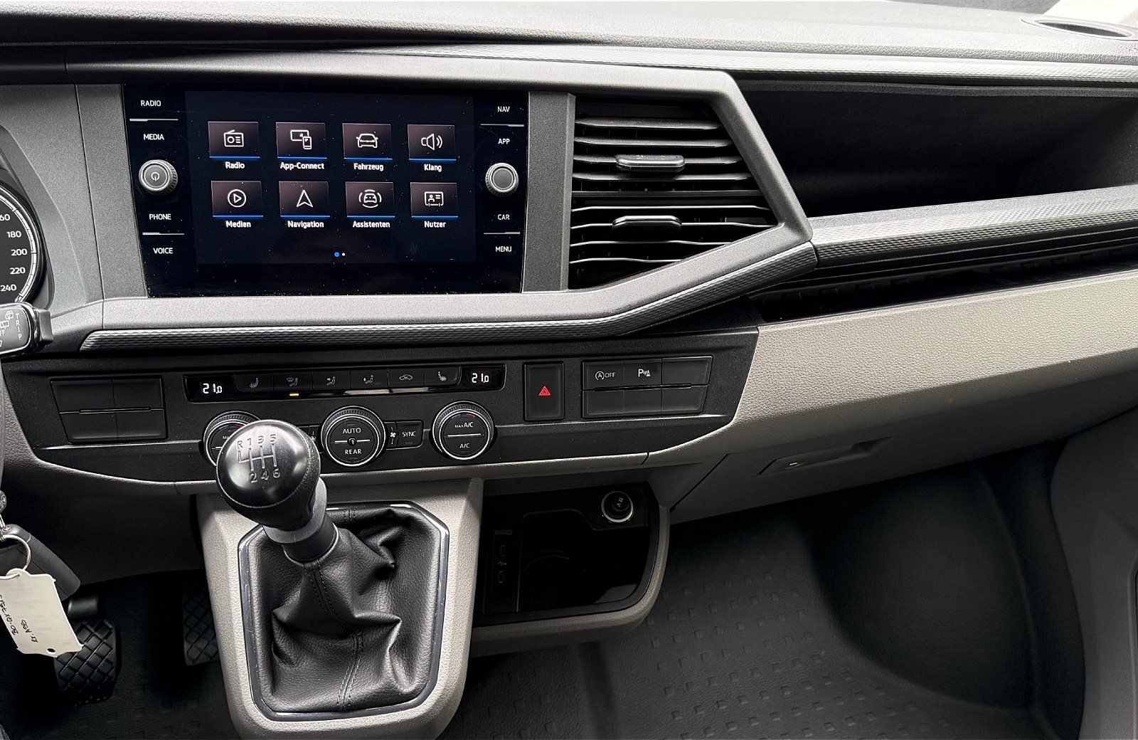 T6.1 Caravelle 2.0 TDI Comfortline 9-Sitzer Klima Navi AHK PDC