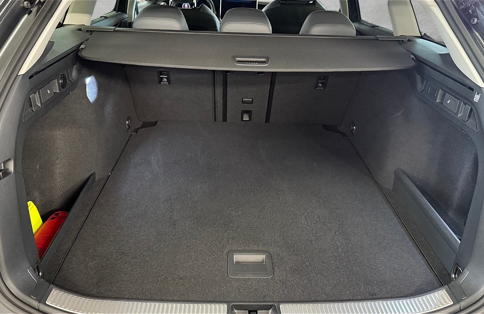 Passat Variant 2.0 TDI Business DSG LED Navi ACC RFK Massage AreaView