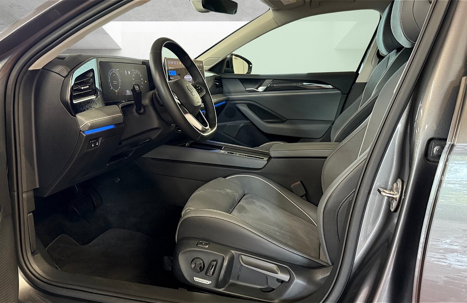 Passat Variant 2.0 TDI Business DSG LED Navi ACC RFK Massage AreaView