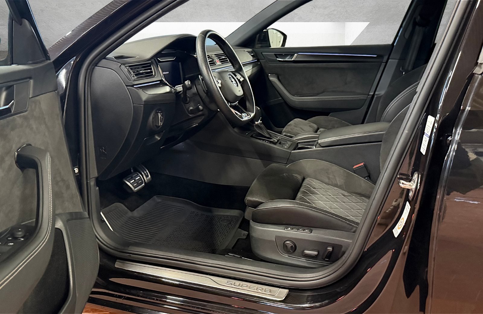 Superb Combi 2.0 TDI Sportline 4x4 DSG LED Navi ACC RFK