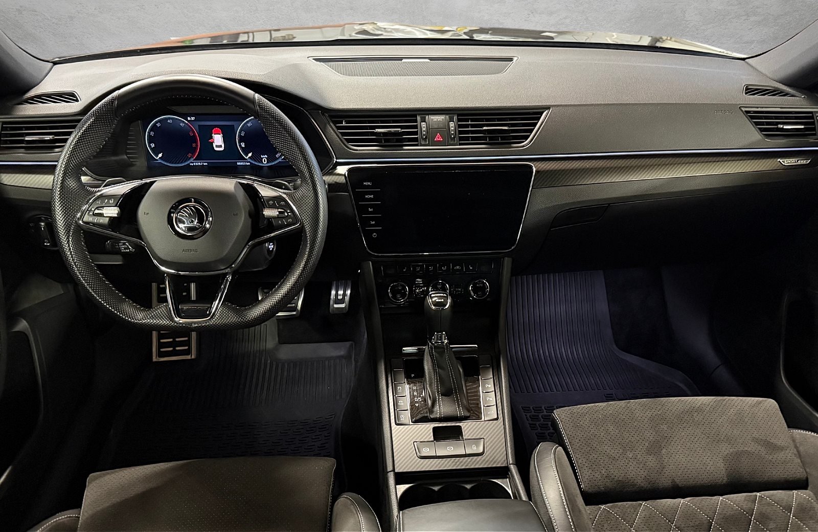 Superb Combi 2.0 TDI Sportline 4x4 DSG LED Navi ACC RFK