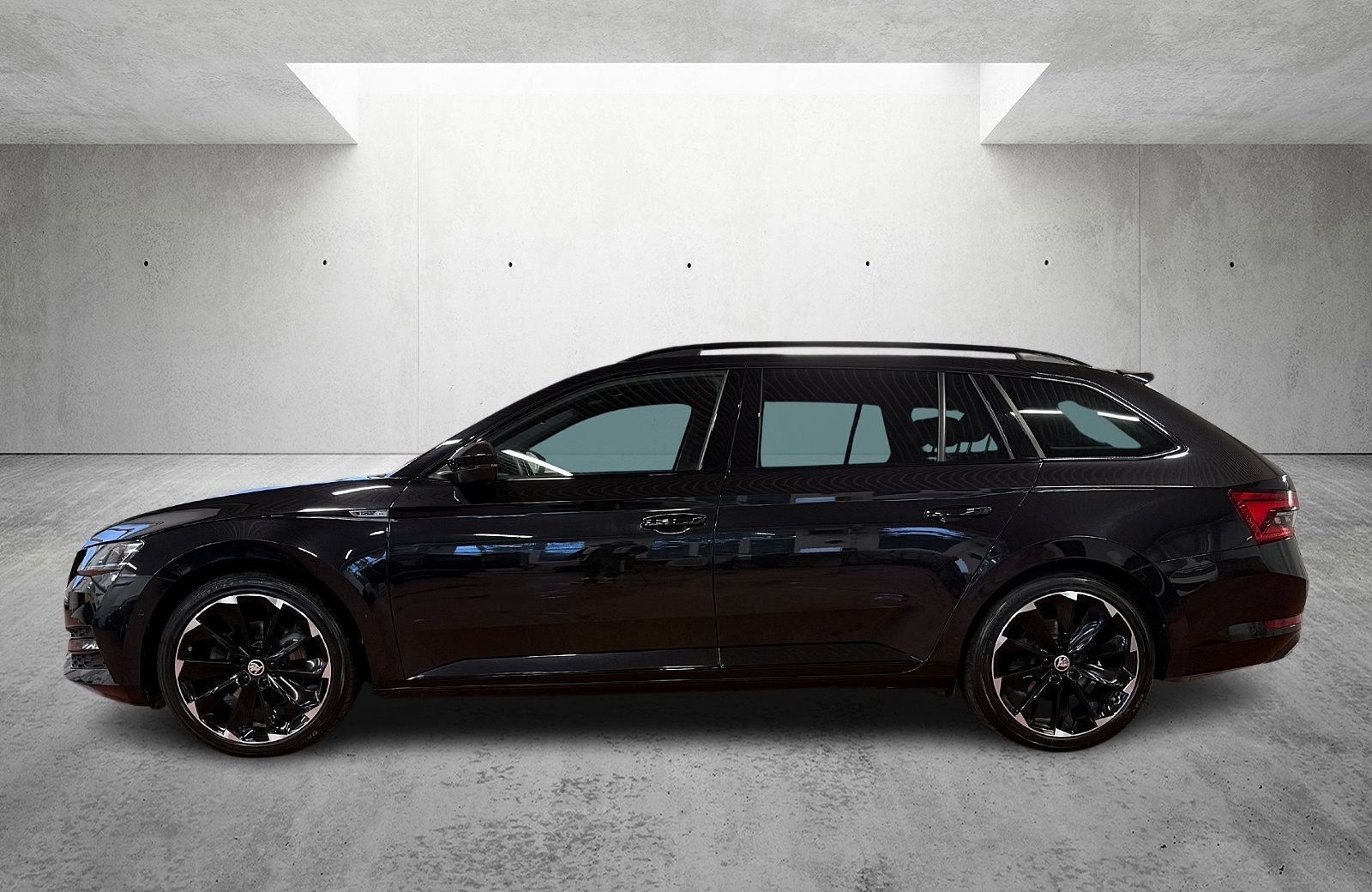 Superb Combi 2.0 TDI Sportline 4x4 DSG LED Navi ACC RFK